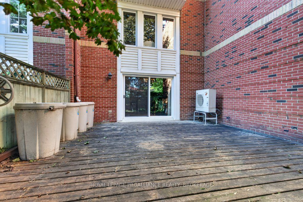 1 Place D'armes 39 Property Photo 33