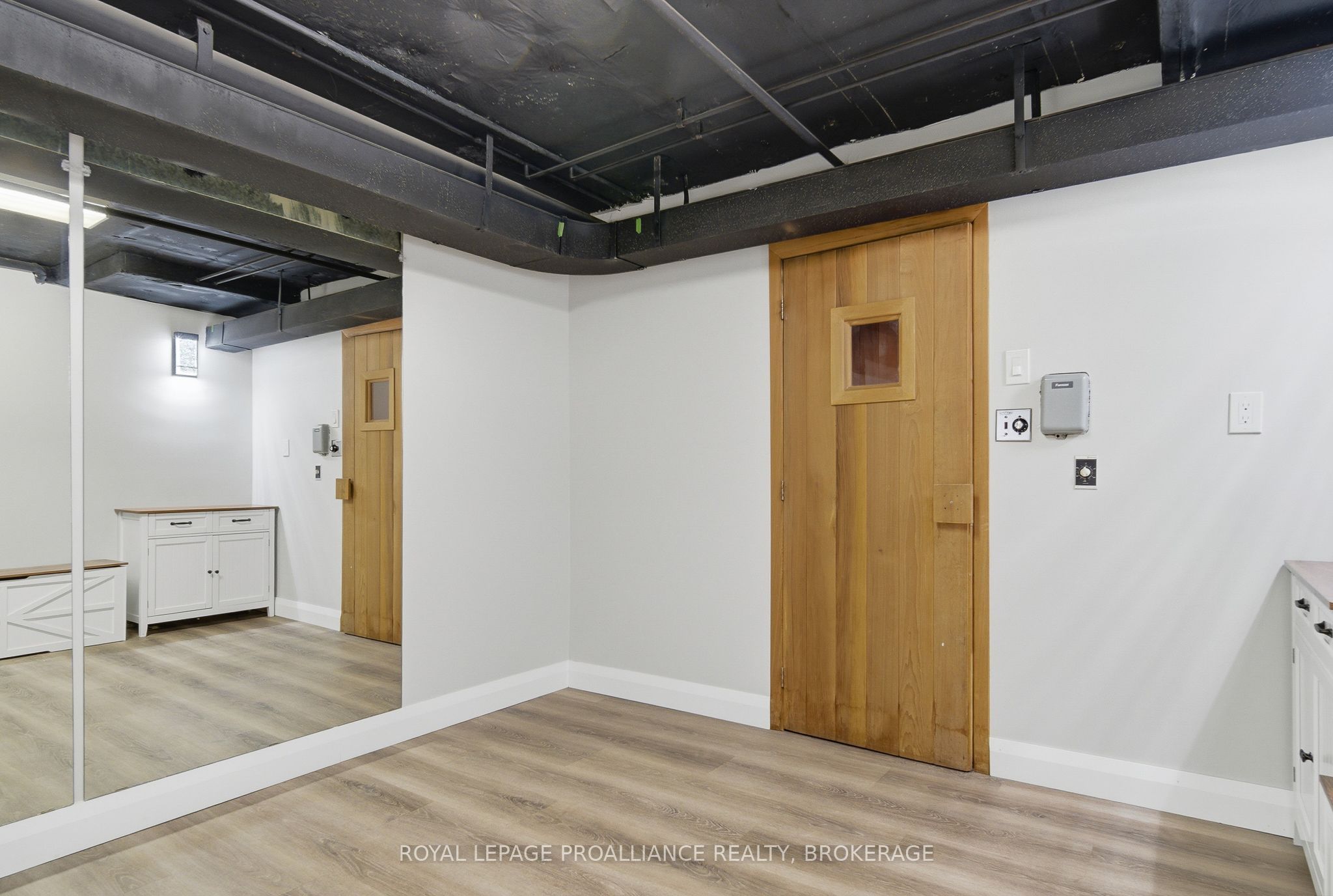 1 Place D'armes 39 Property Photo 47