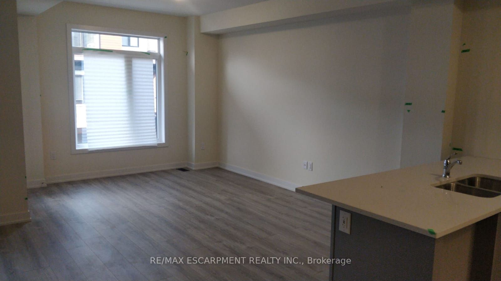 590 North Service Road E 122 Property Photo 2