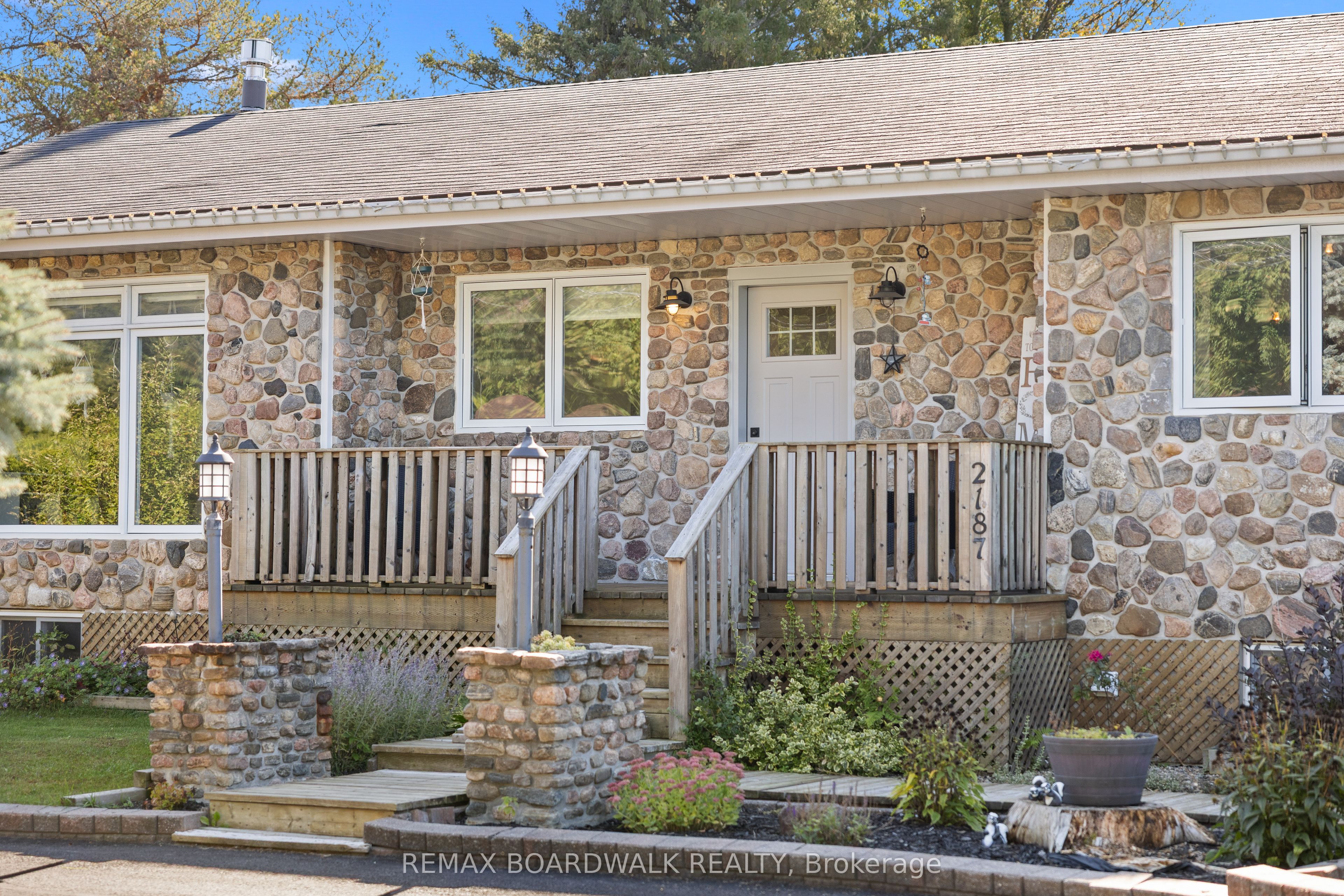 2187 Des Pins Street Property Photo 2