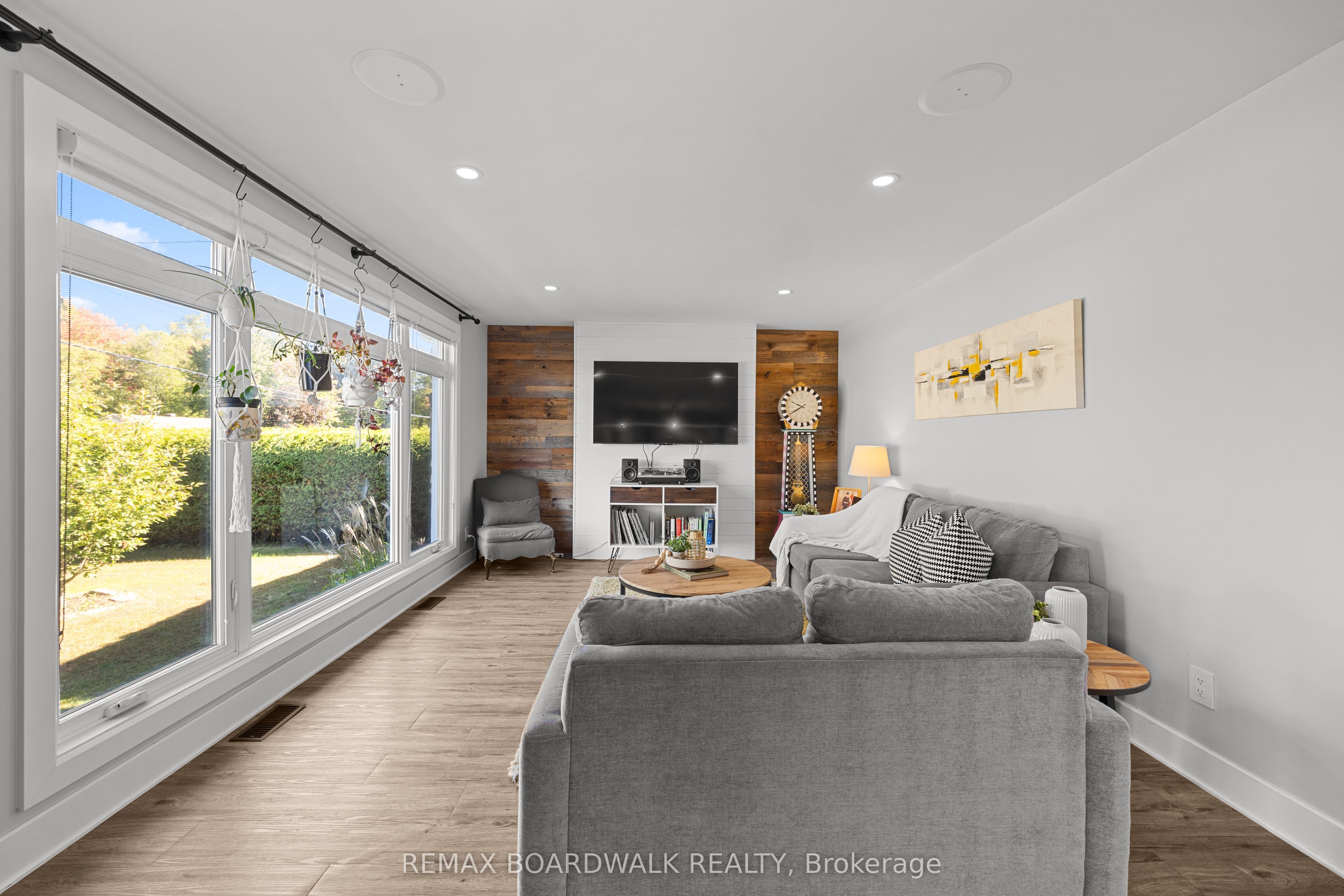 2187 Des Pins Street Property Photo 6
