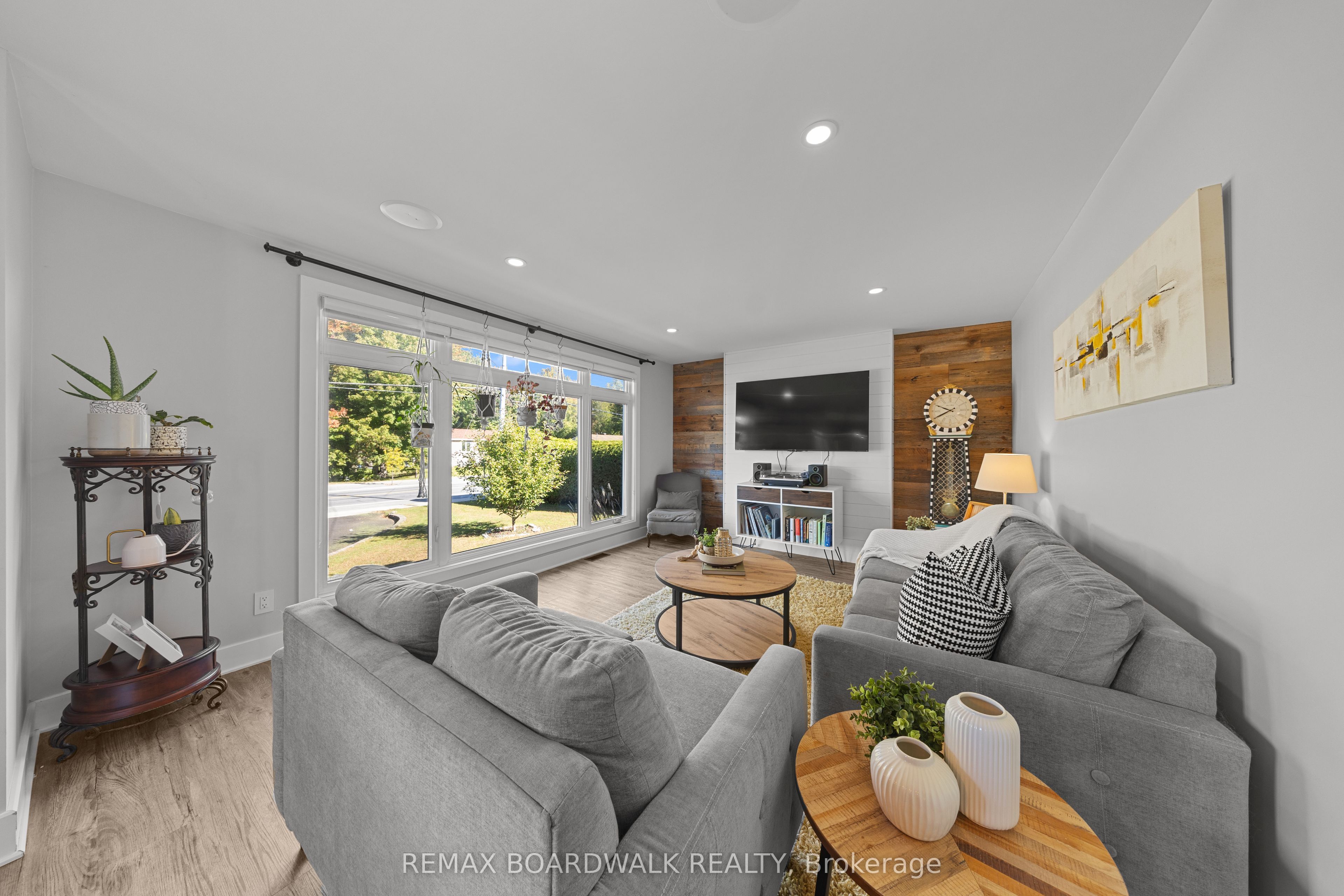2187 Des Pins Street Property Photo 7