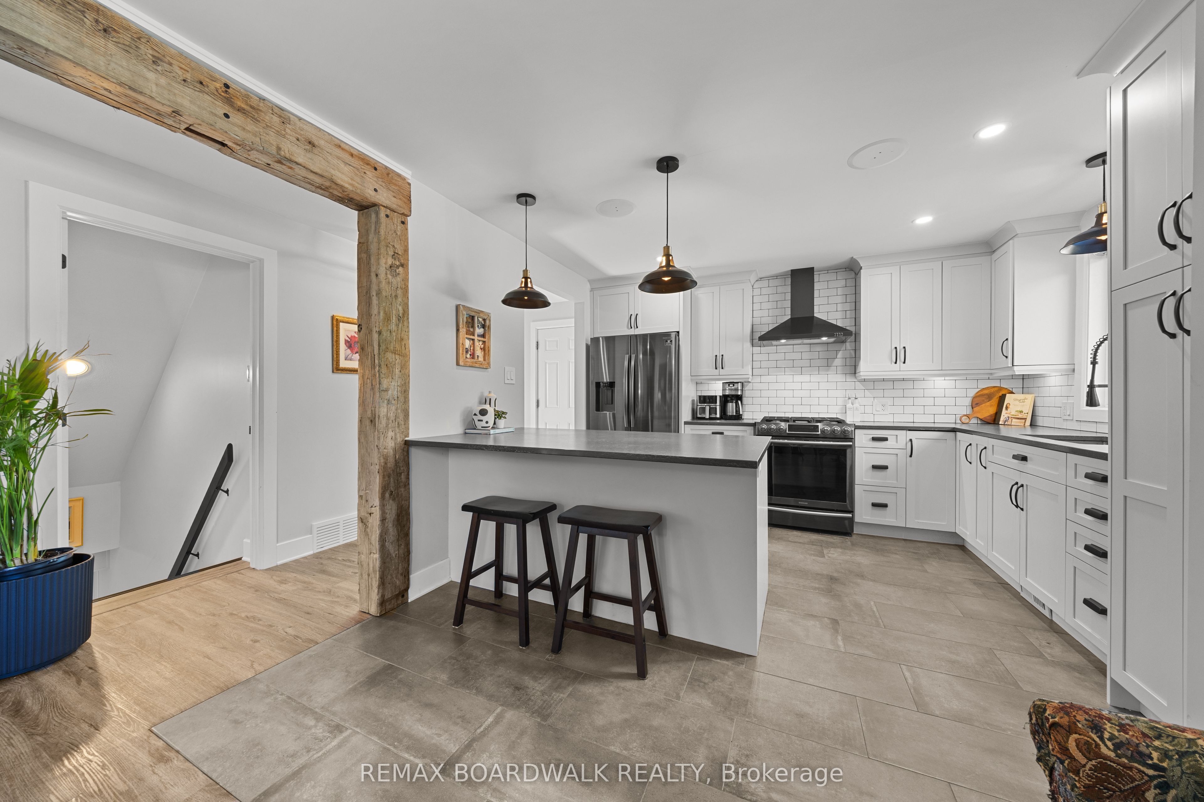2187 Des Pins Street Property Photo 12