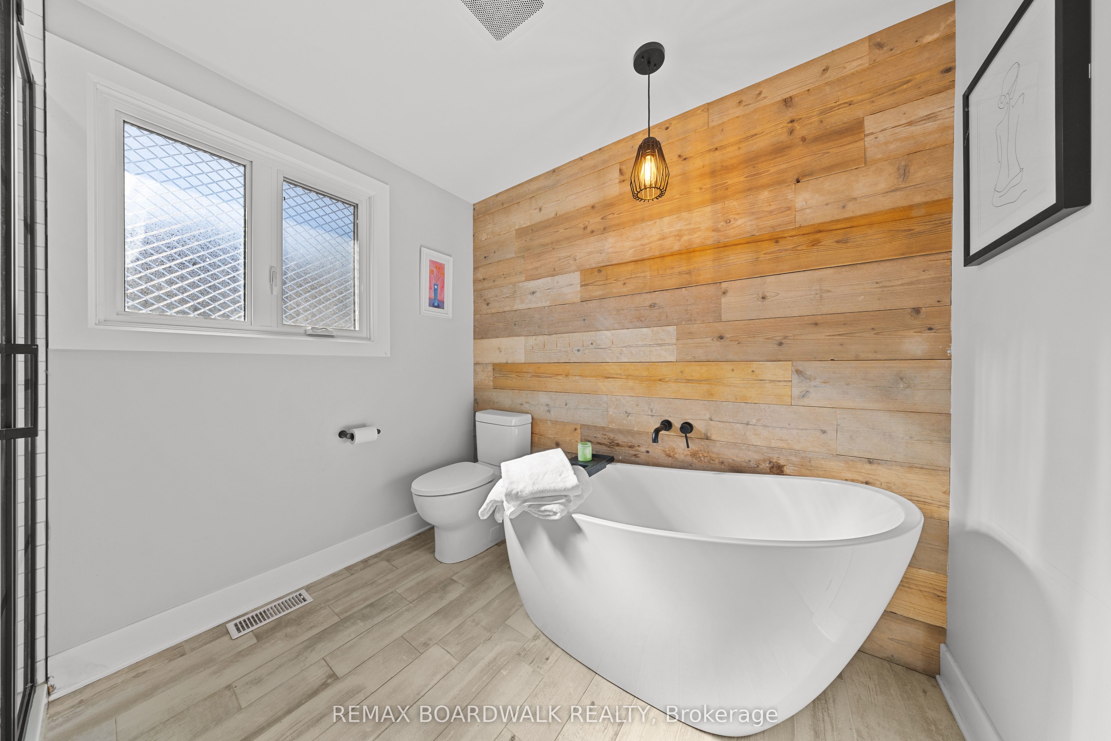 2187 Des Pins Street Property Photo 19