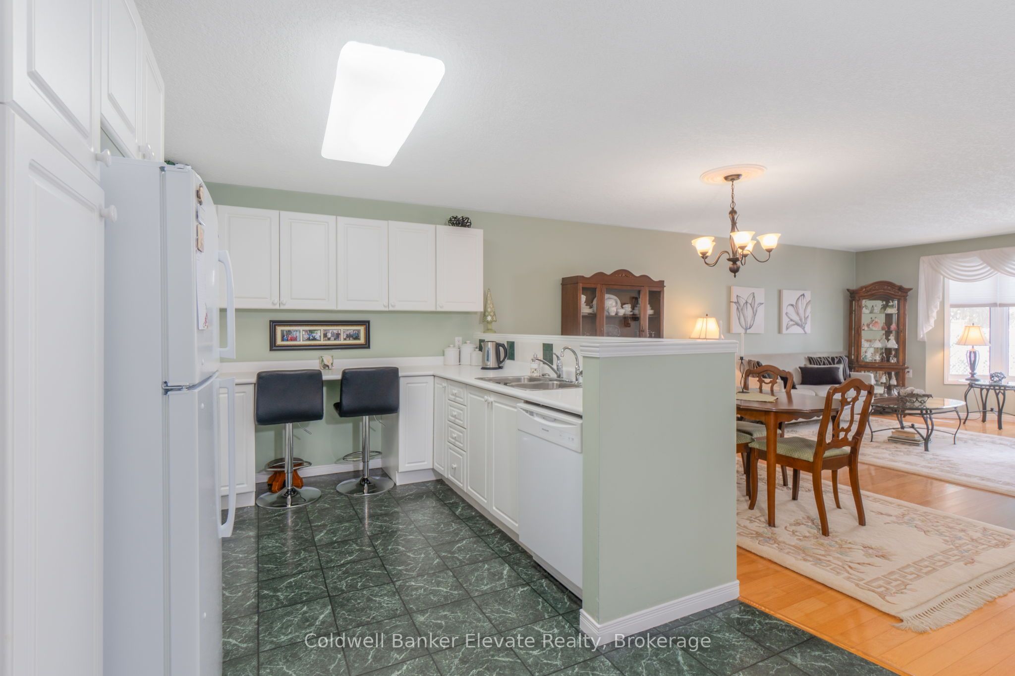 2705 Kingsway Drive 36 Property Photo 6