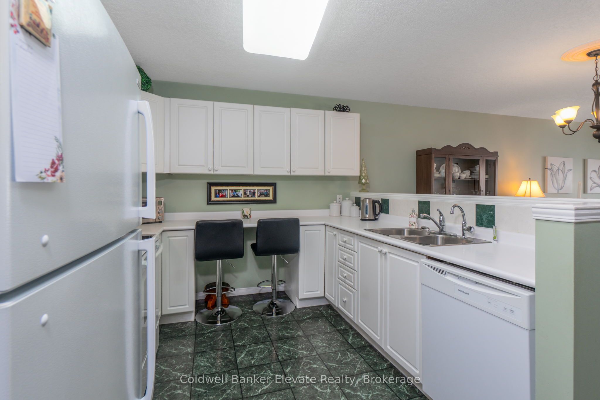 2705 Kingsway Drive 36 Property Photo 7