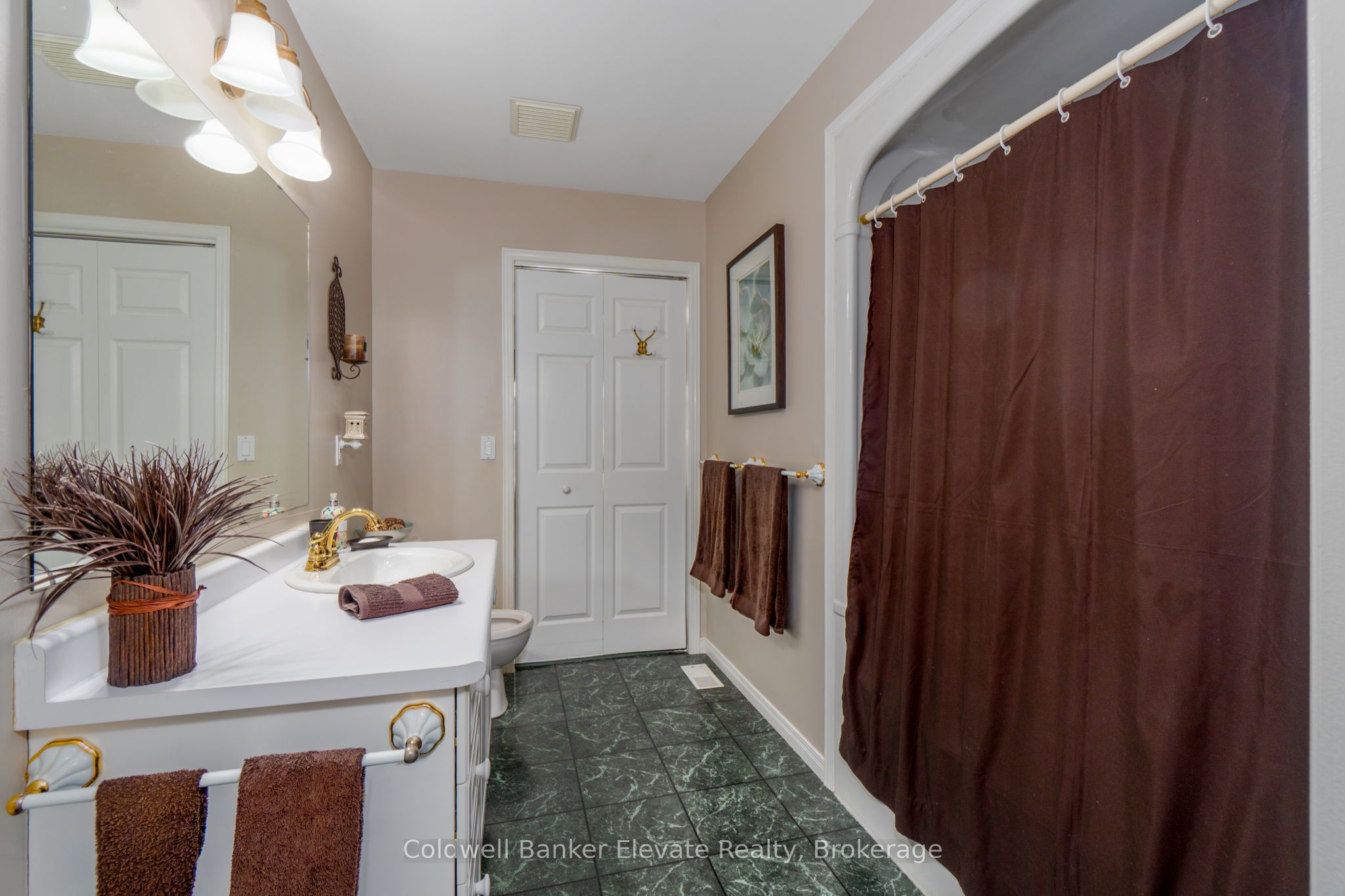 2705 Kingsway Drive 36 Property Photo 20