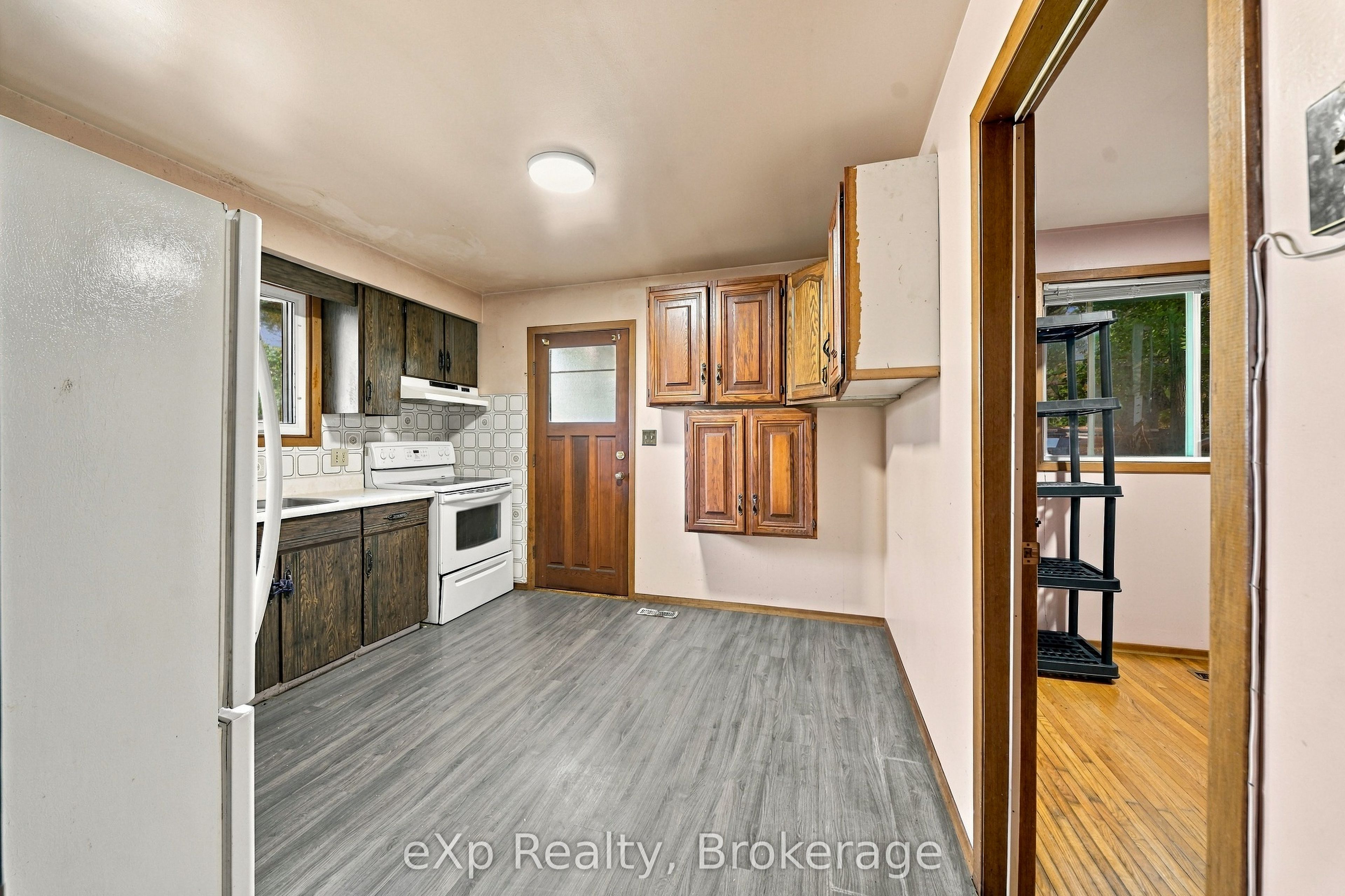 501 Sidney Street Property Photo 8