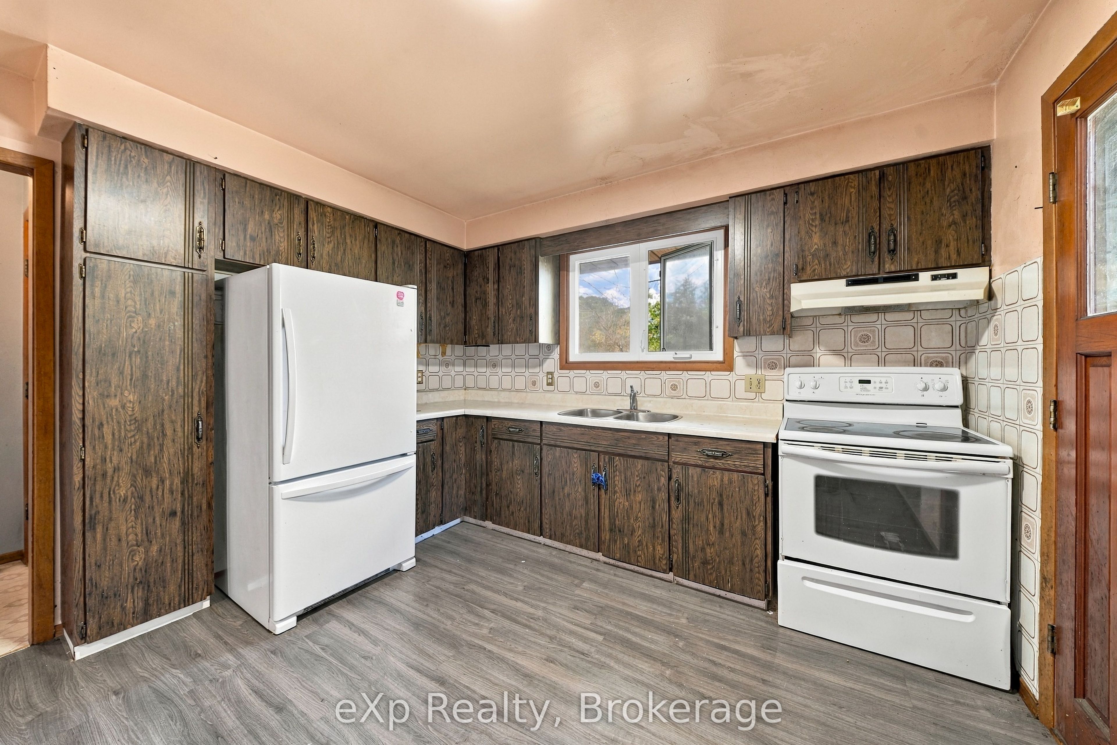 501 Sidney Street Property Photo 9