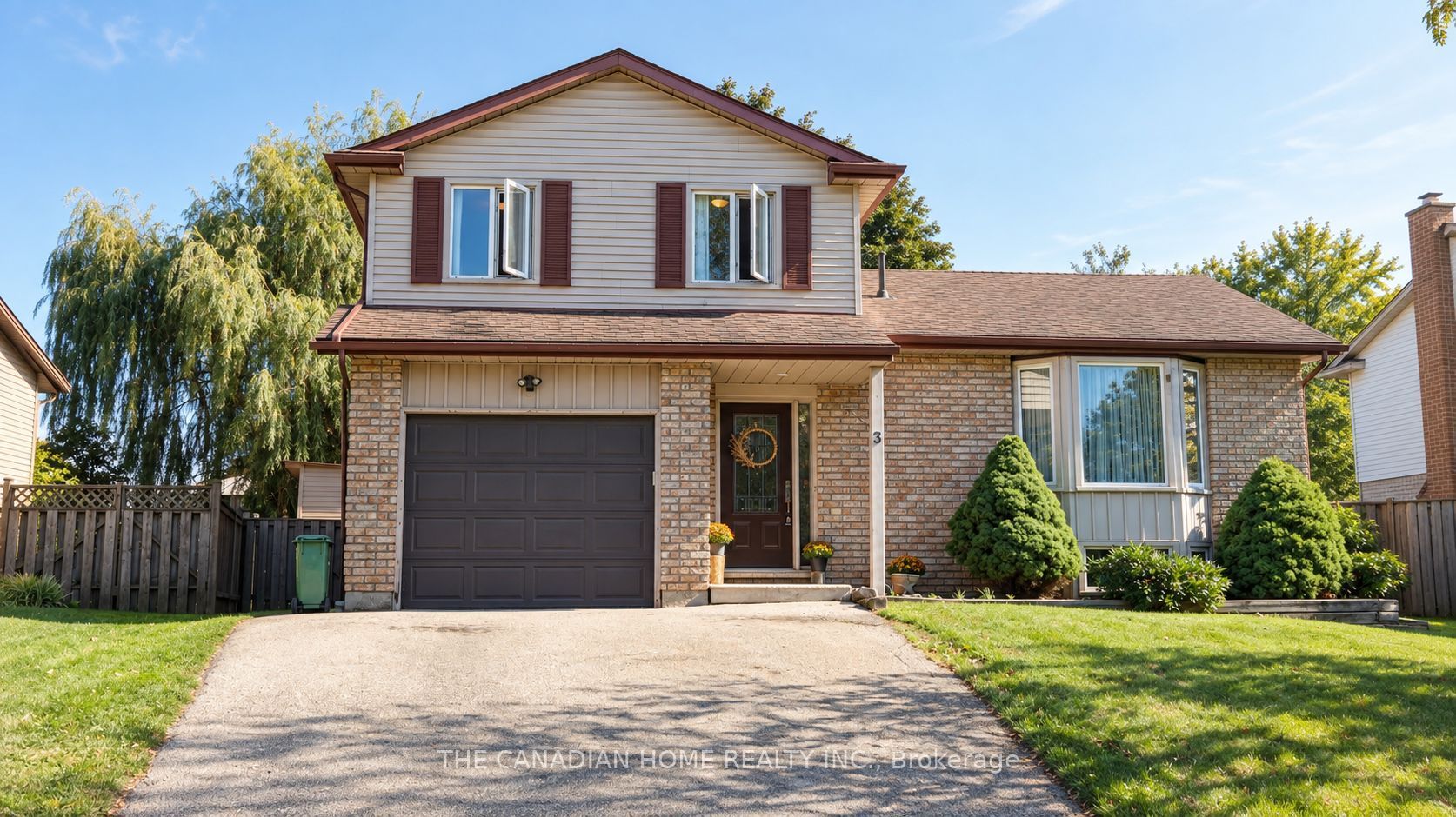 3 DUNHILL Crescent N