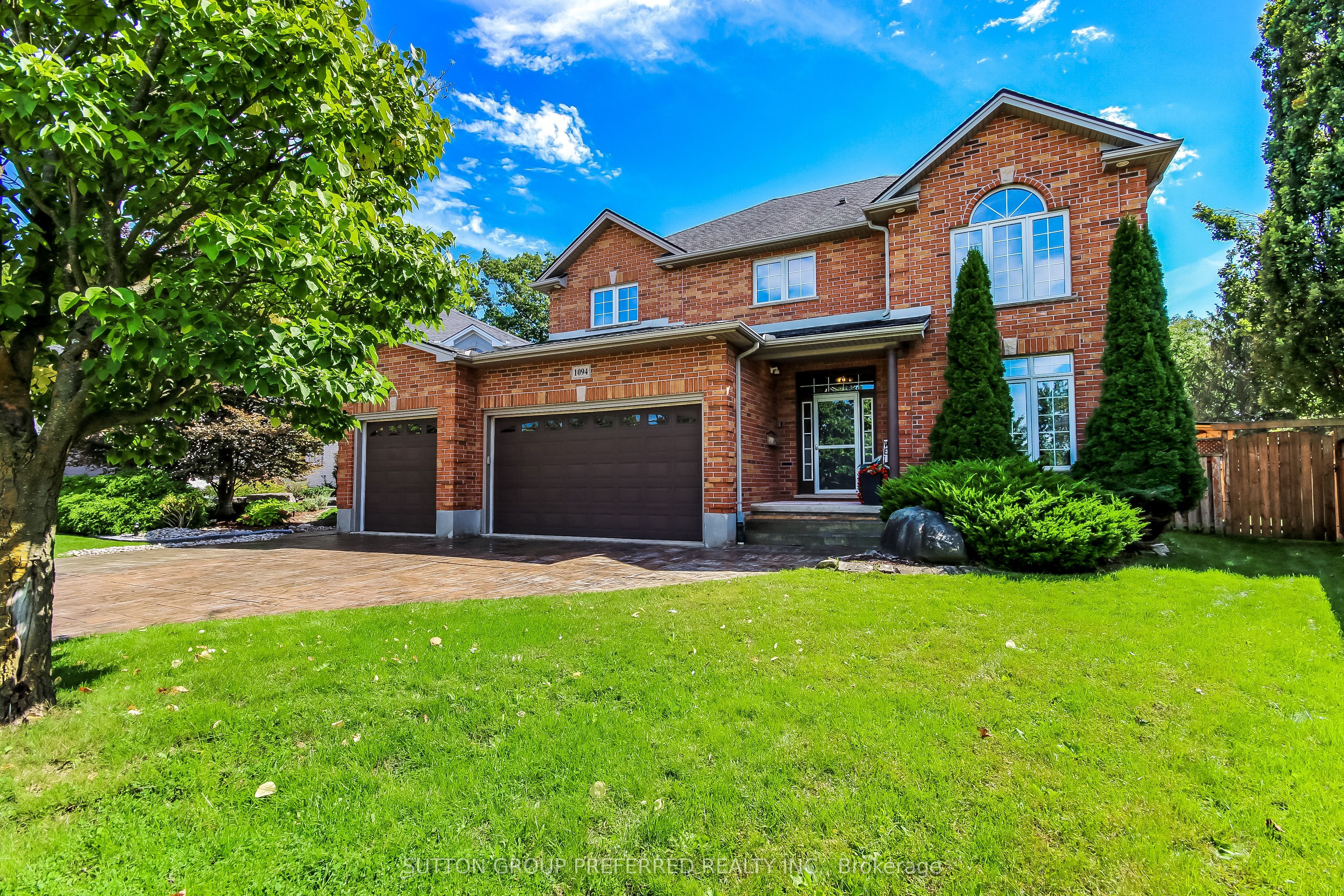 1094 Thornley Street Property Photo 1