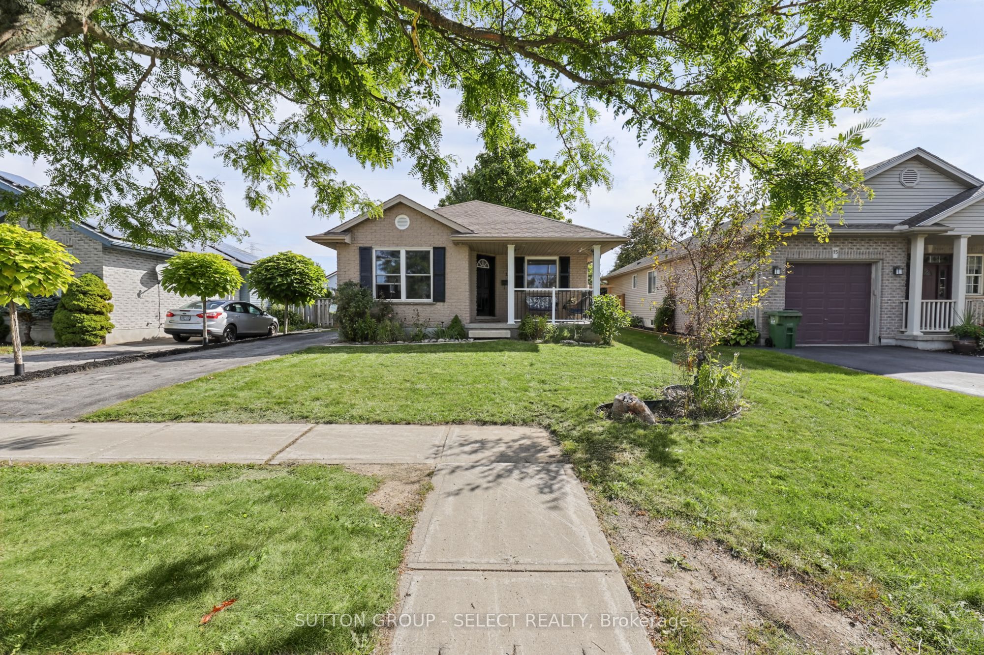 13 Goldenrod Court Property Photo 1