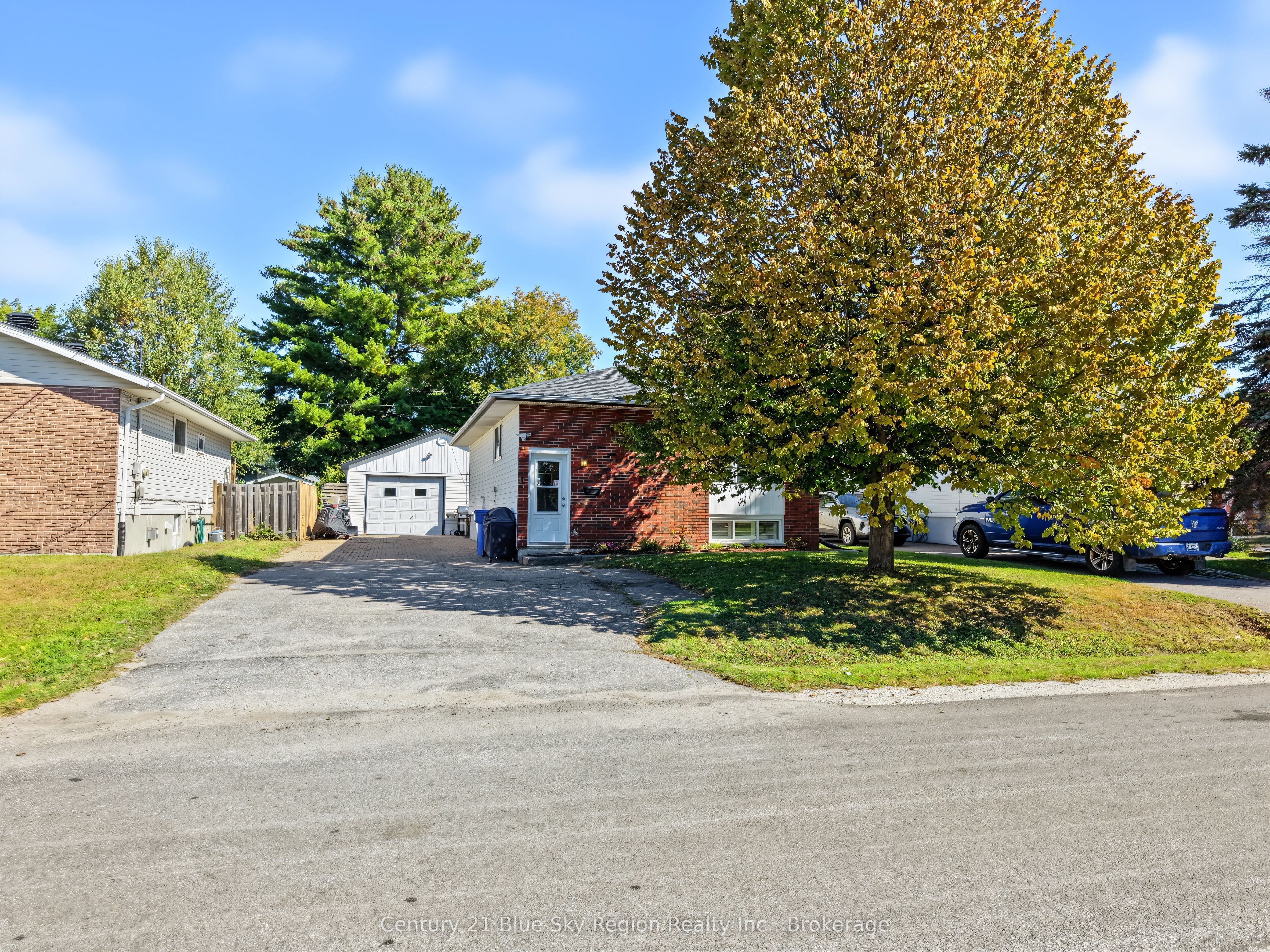 72 Van Horne Crescent Property Photo 1
