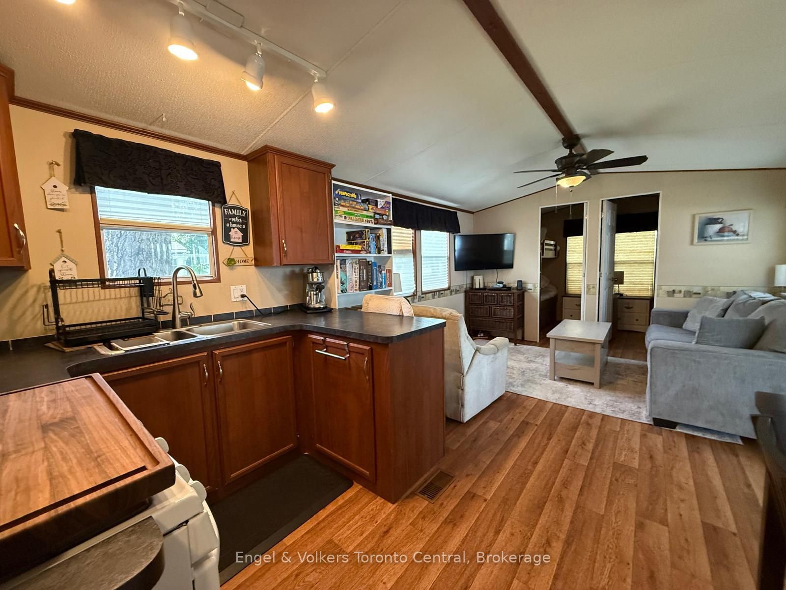 7489 Sideroad 5 E W 39 Property Photo 13