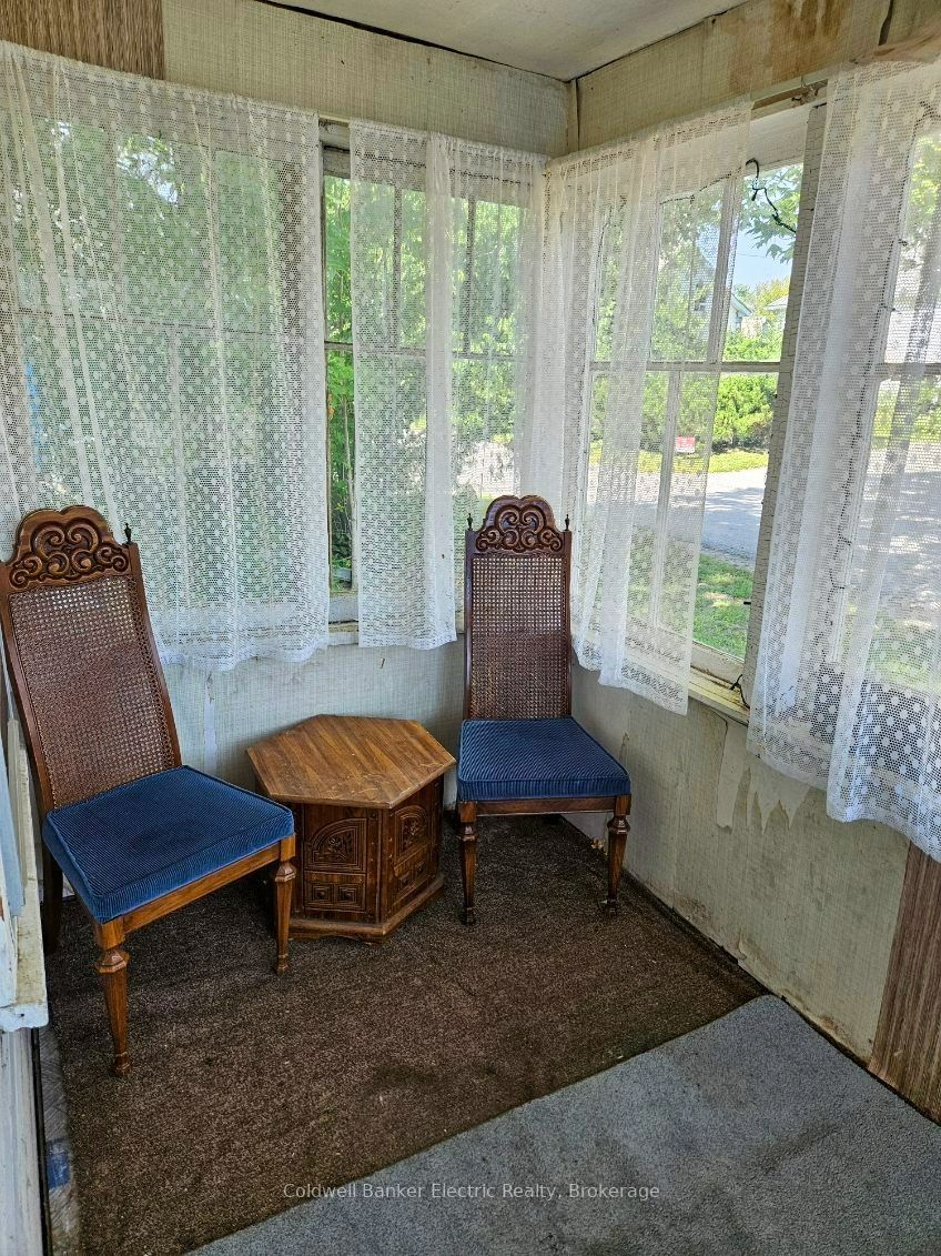 24 Victoria Street E Property Photo 2