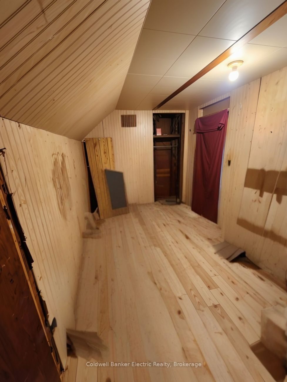24 Victoria Street E Property Photo 9