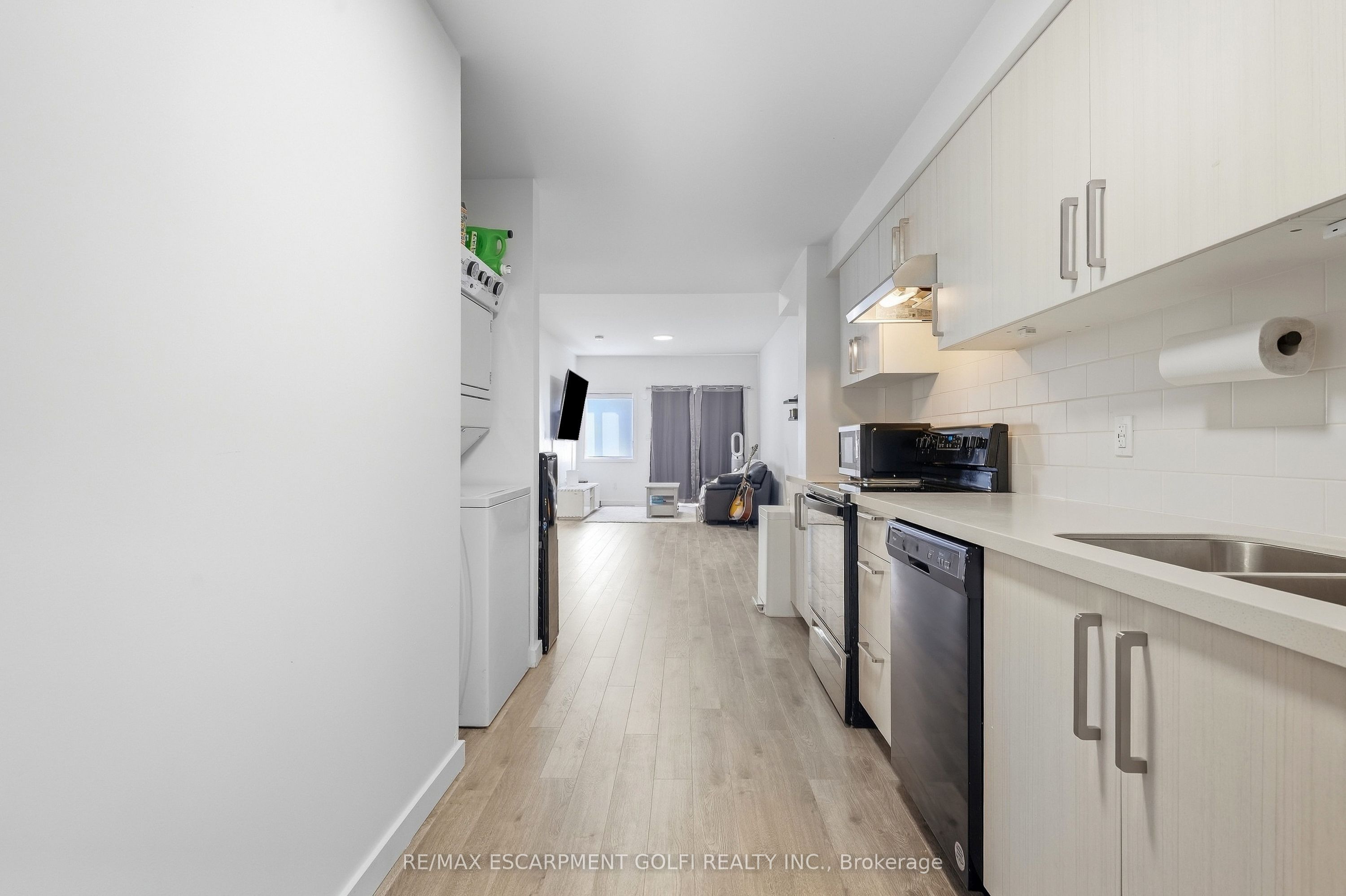 383 Chaffey Street Property Photo 4
