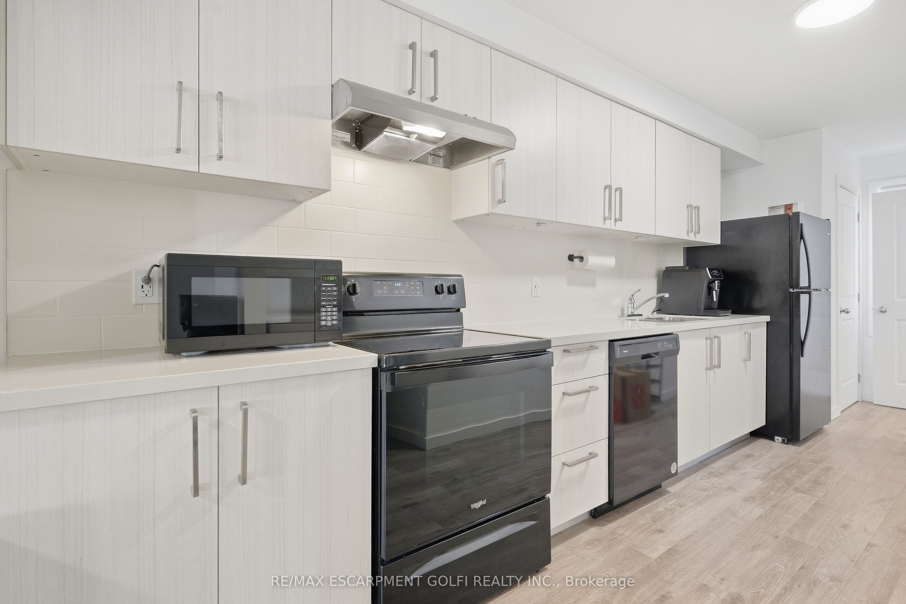 383 Chaffey Street Property Photo 6