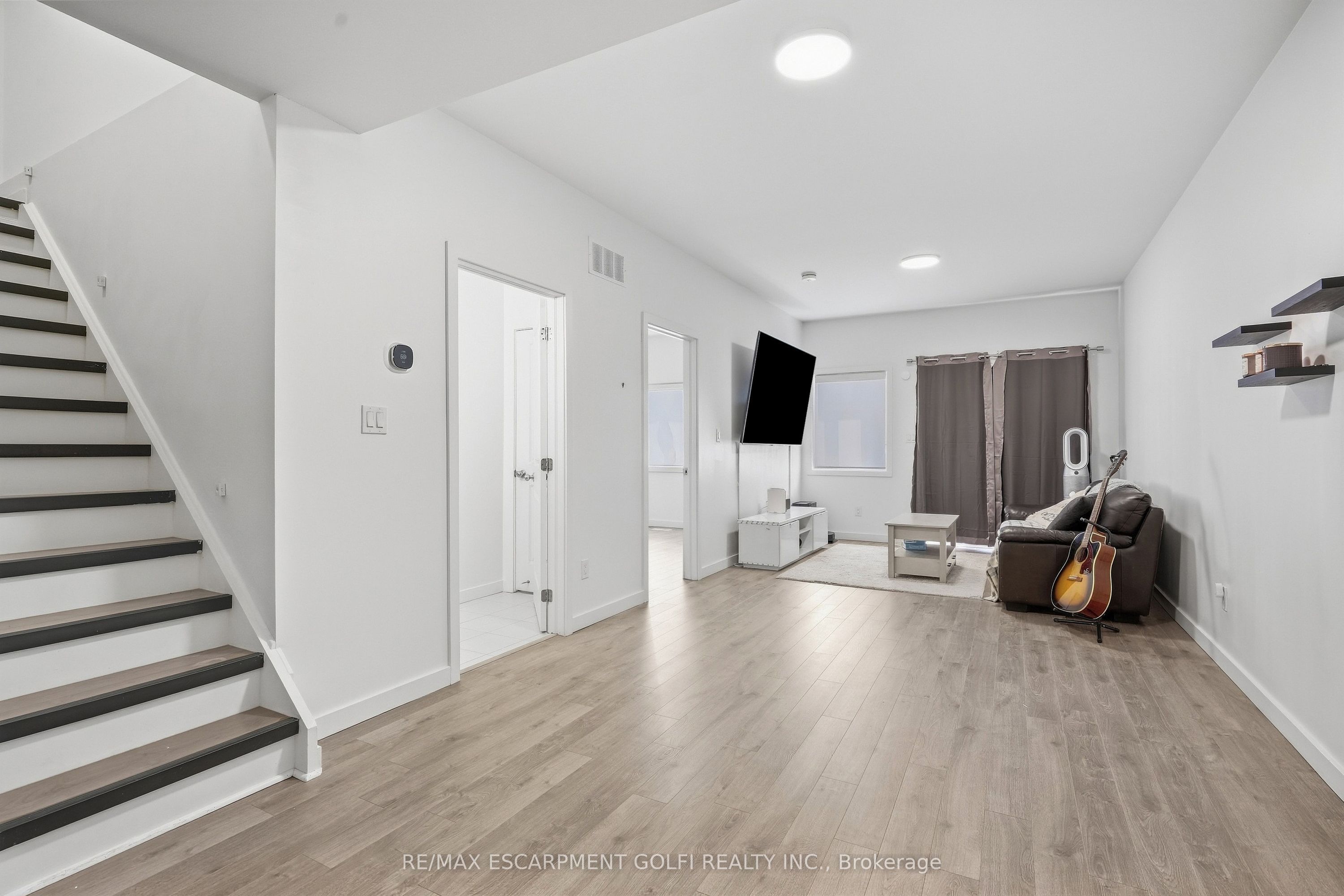 383 Chaffey Street Property Photo 9