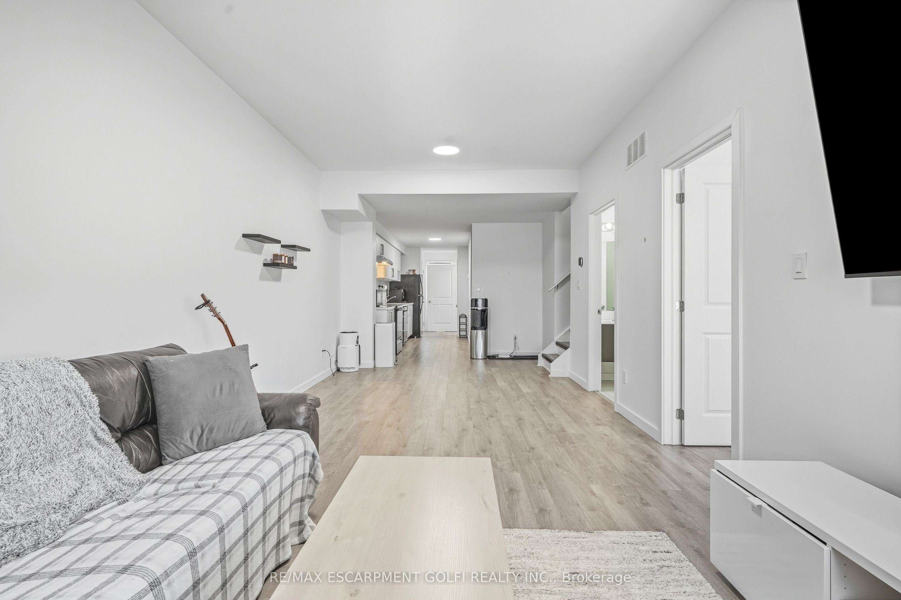 383 Chaffey Street Property Photo 10