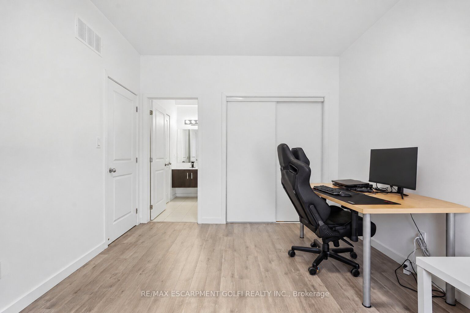 383 Chaffey Street Property Photo 11