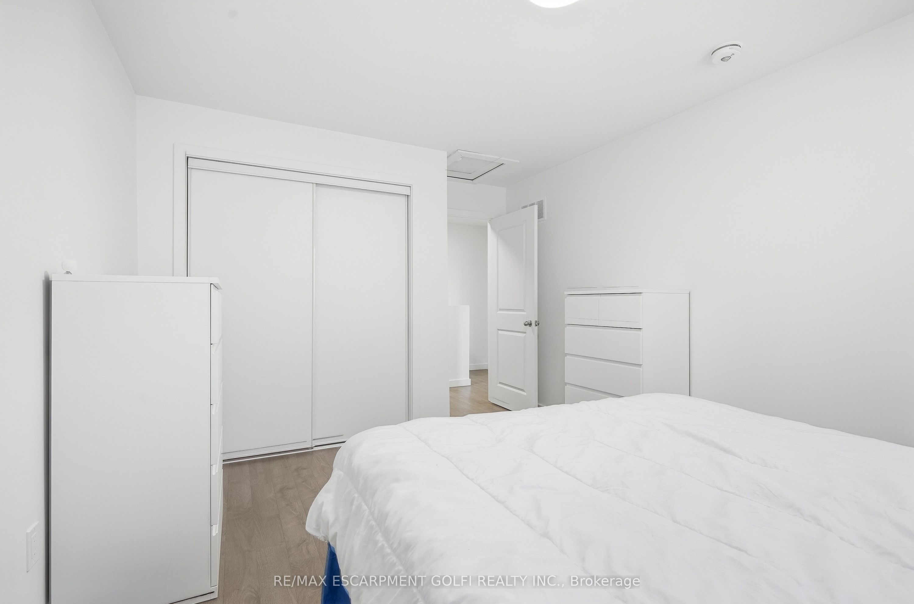 383 Chaffey Street Property Photo 14