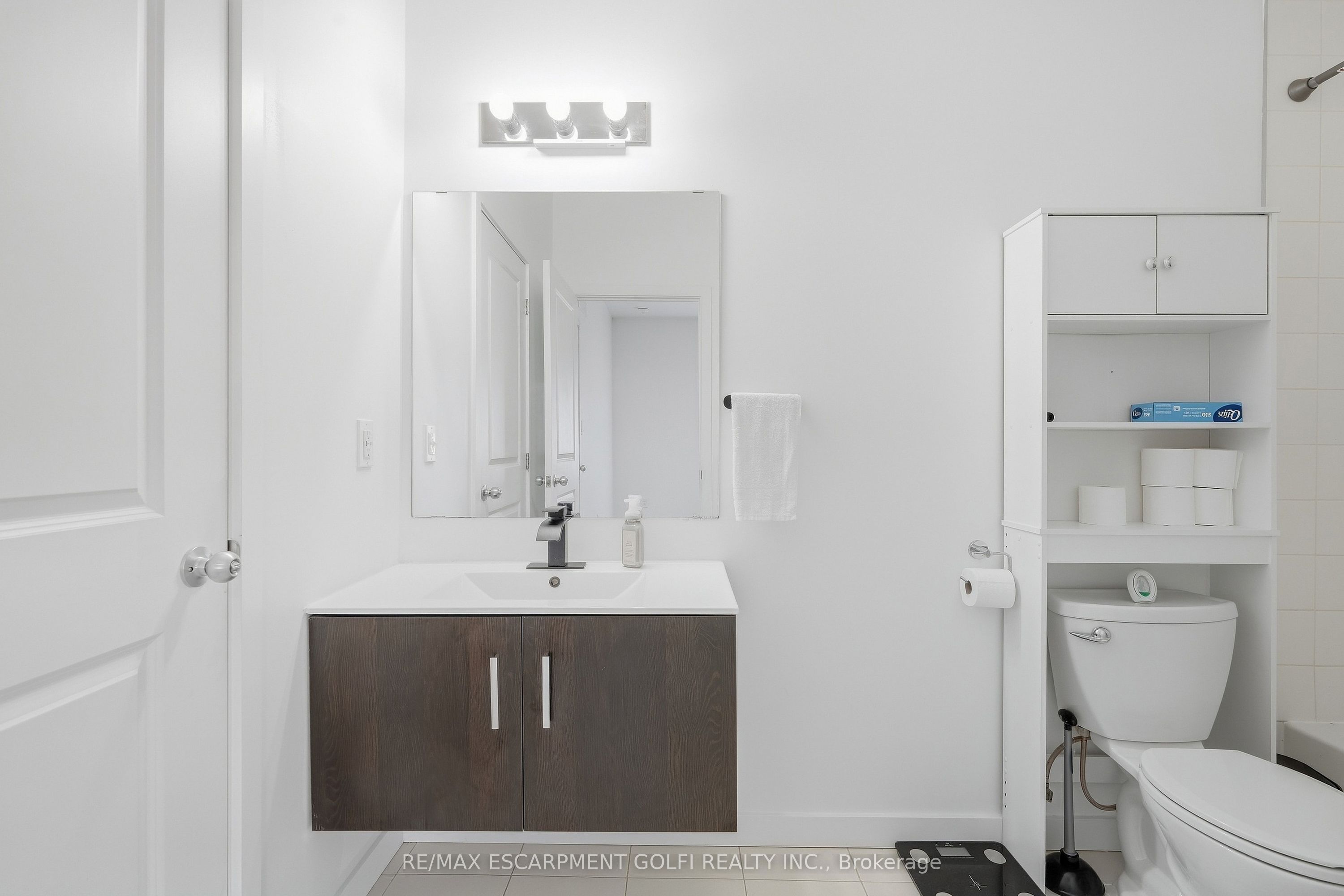 383 Chaffey Street Property Photo 16