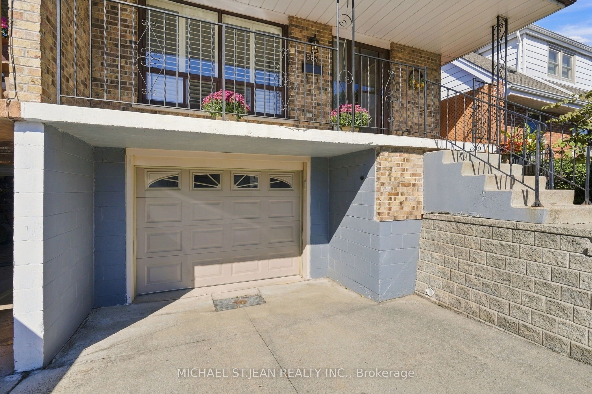 564 Cochrane Road Property Photo 5