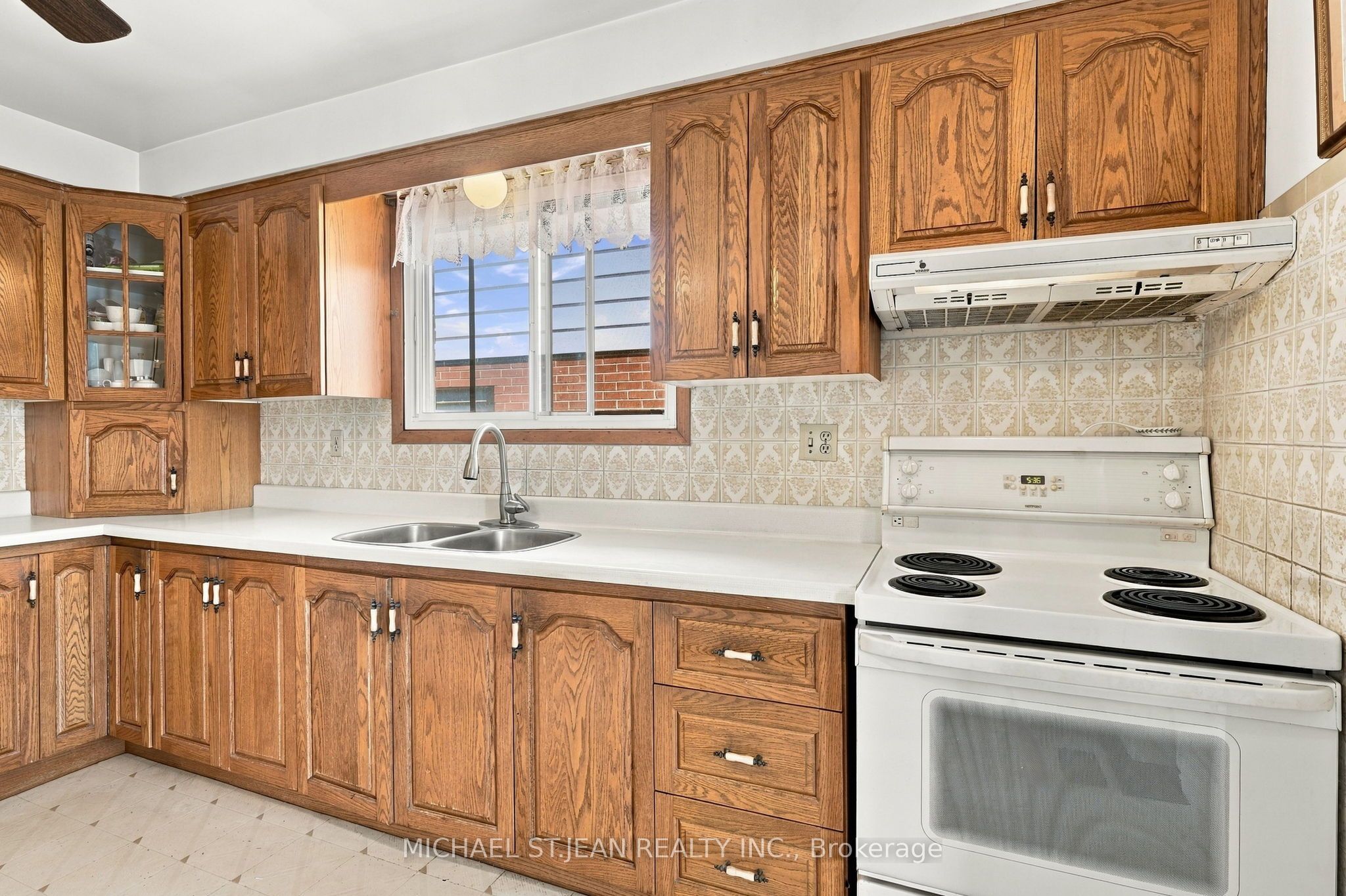 564 Cochrane Road Property Photo 10