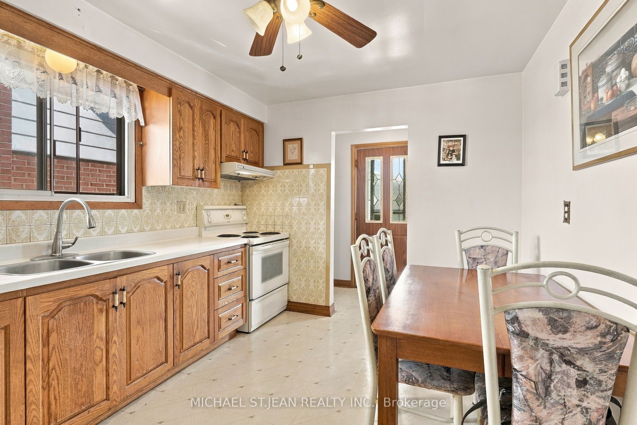 564 Cochrane Road Property Photo 12