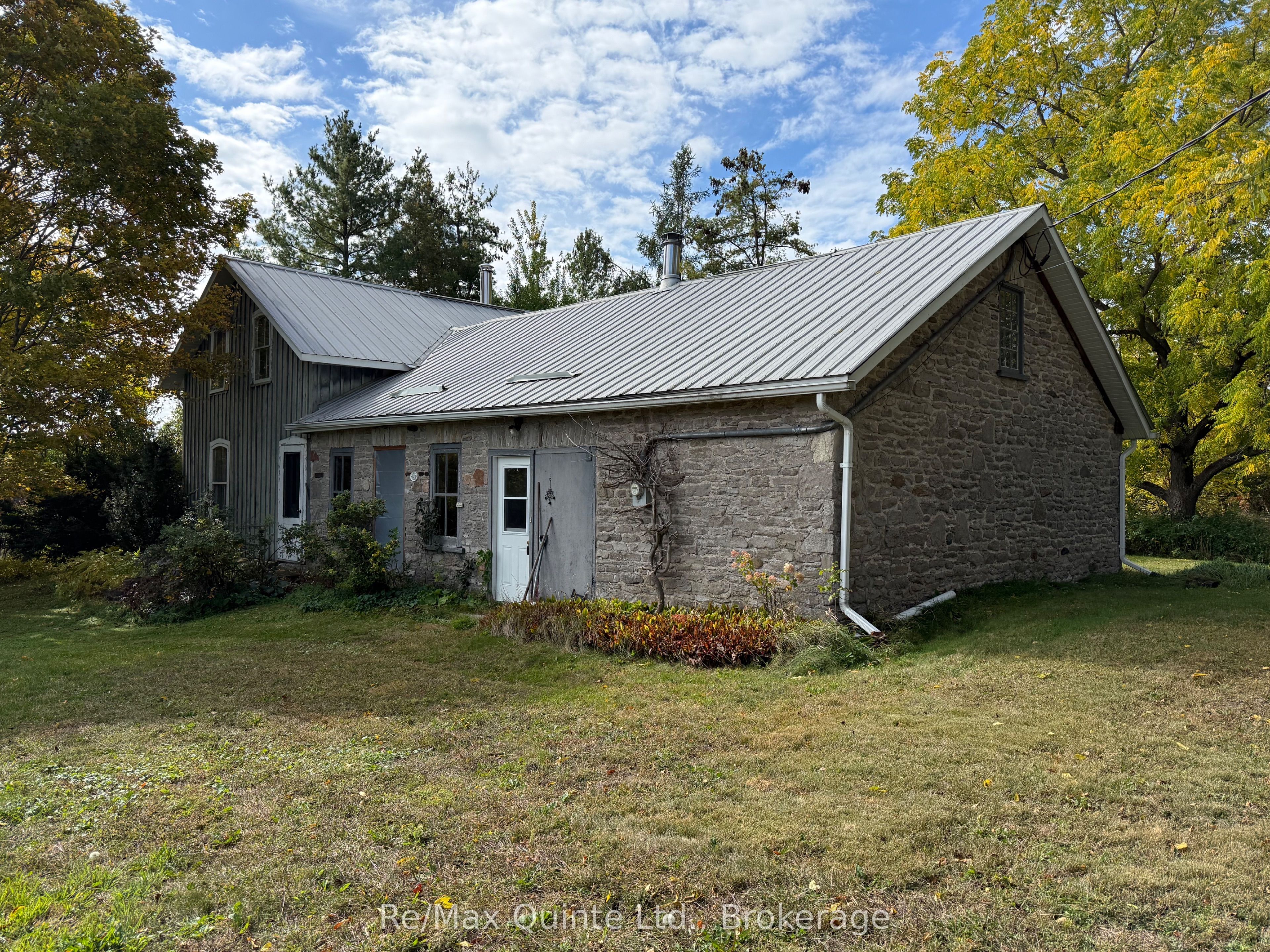 1079 Clearview Road Property Photo 1