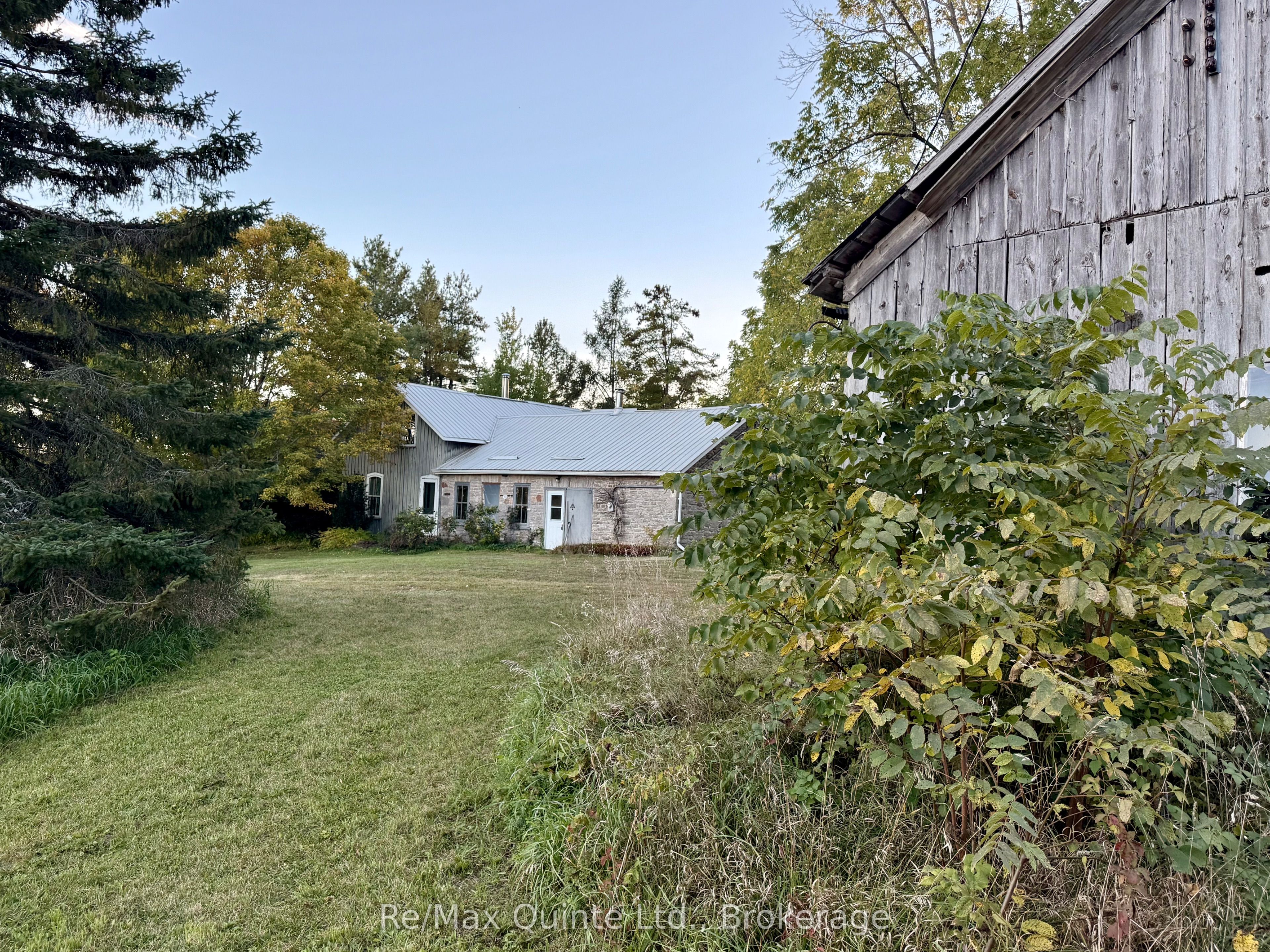 1079 Clearview Road Property Photo 2