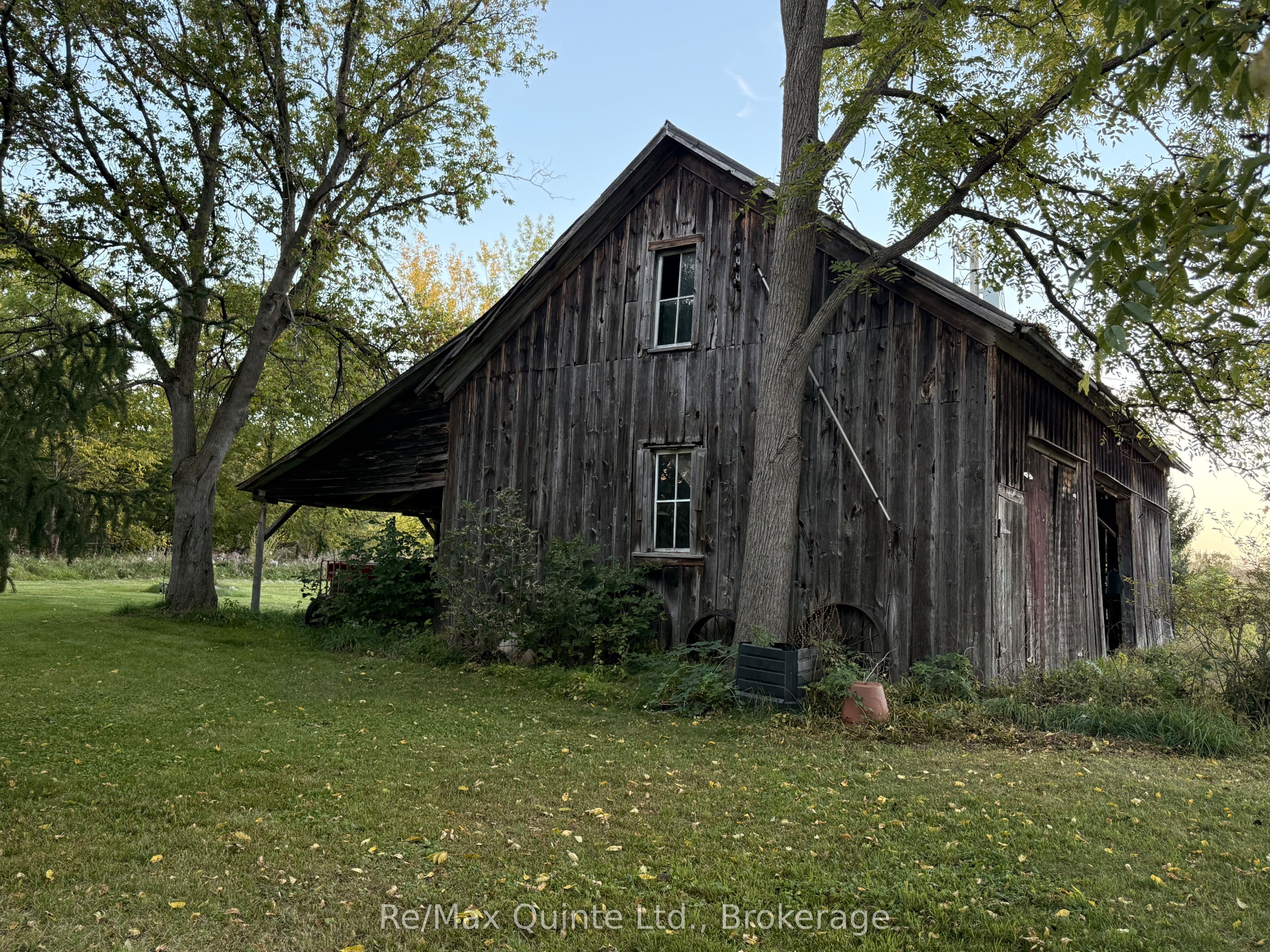 1079 Clearview Road Property Photo 7