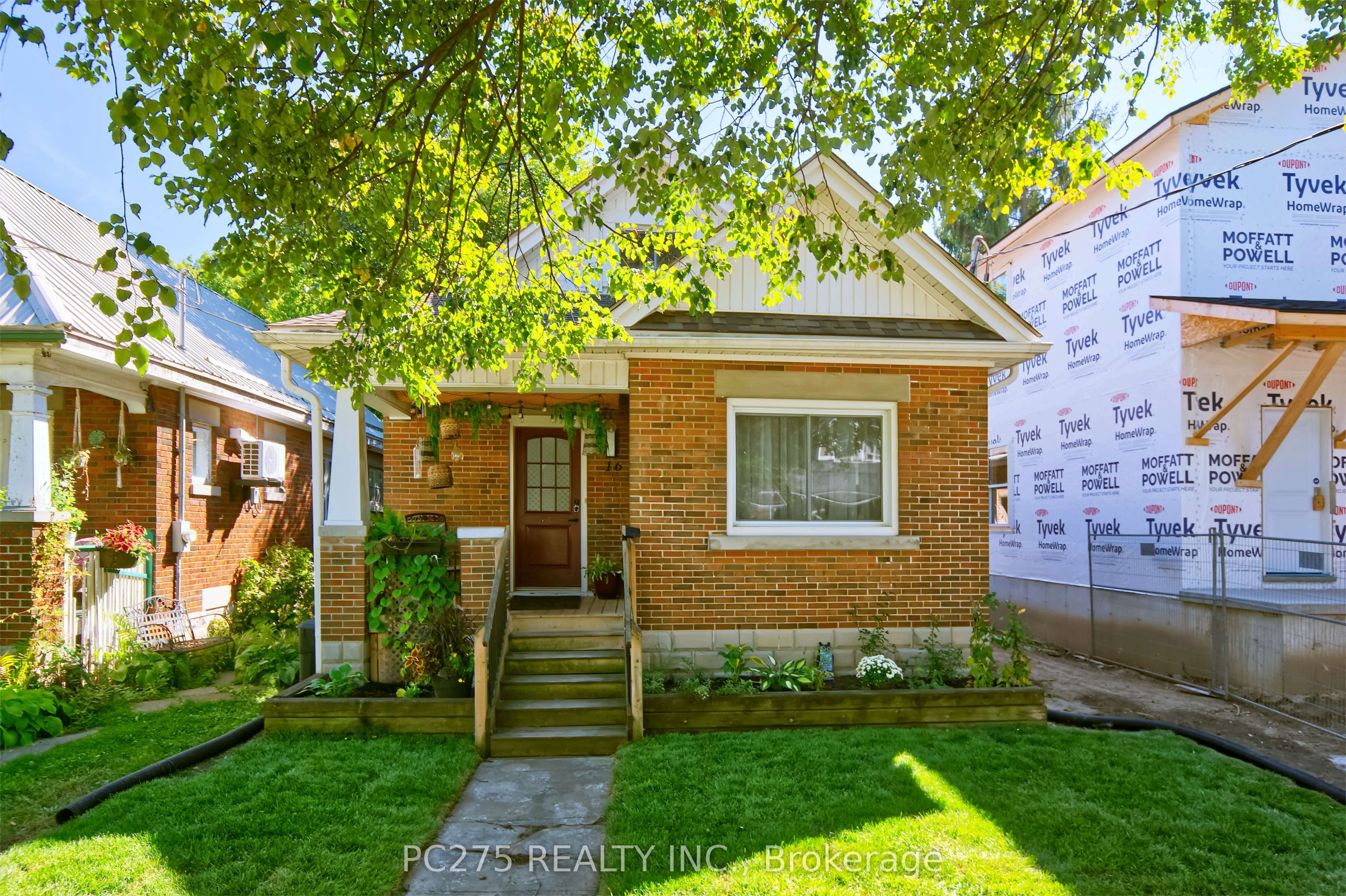 16 Barrington Avenue Property Photo 1
