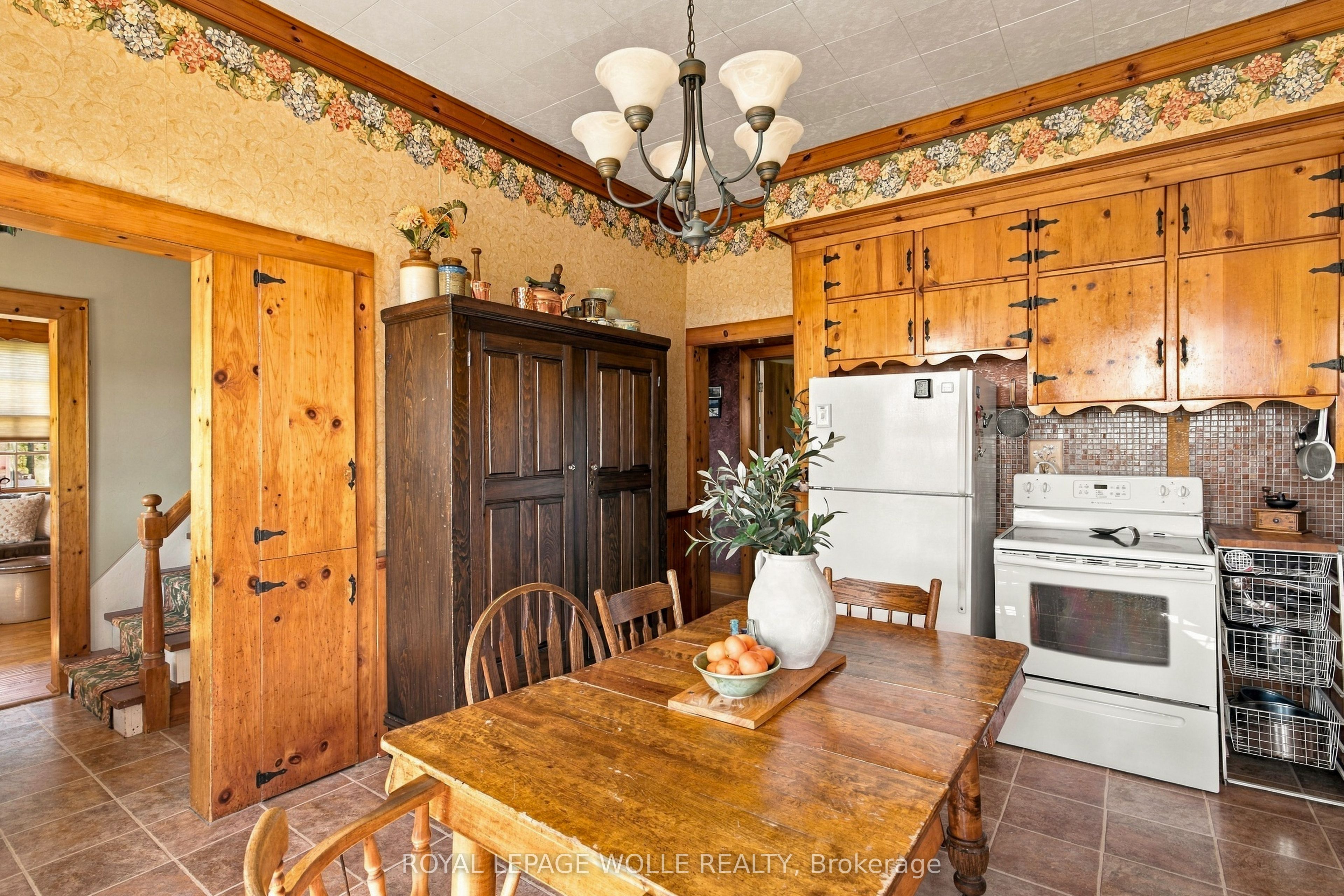 2744 Bleams Road Property Photo 4