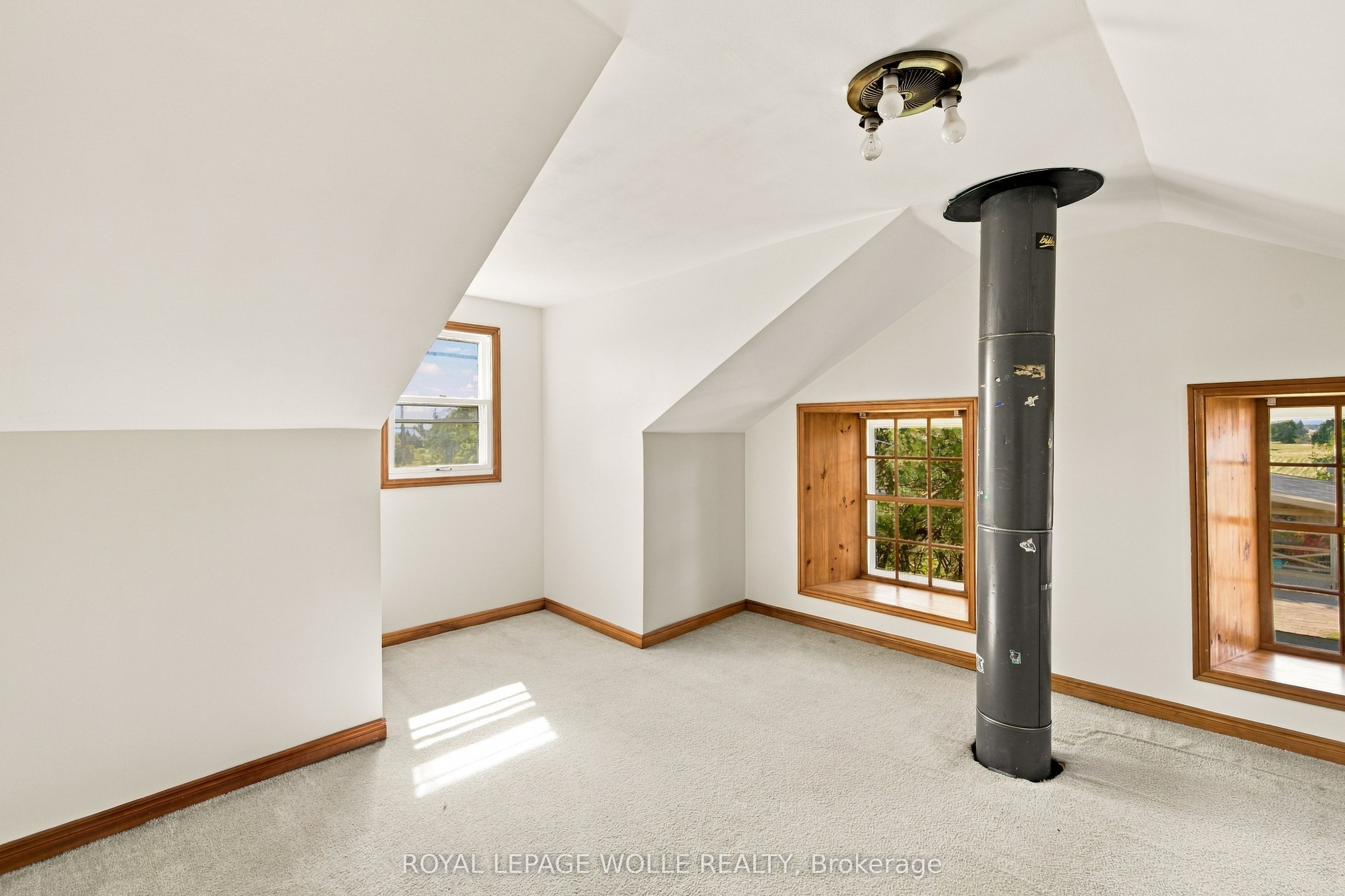 2744 Bleams Road Property Photo 12