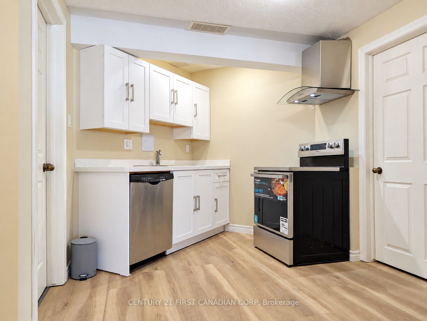 924 Guildwood Boulevard Lower Property Photo 6