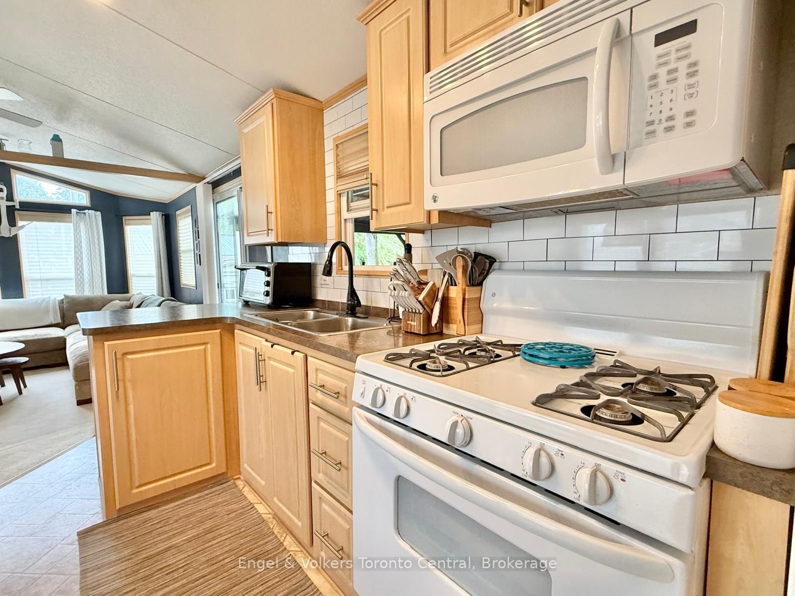 7489 Sideroad 5 E P 6 Property Photo 3