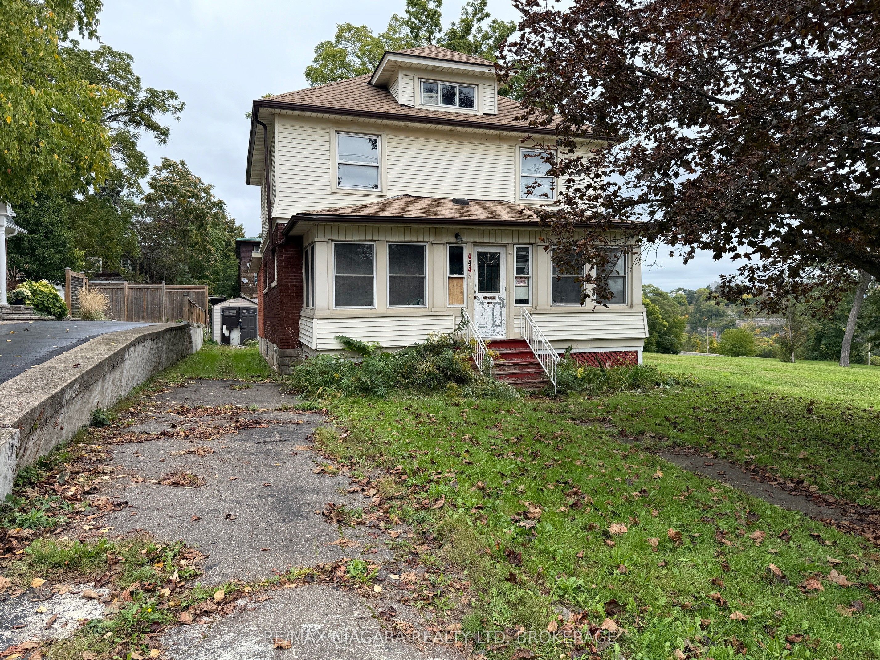 4445 John Street Property Photo 1