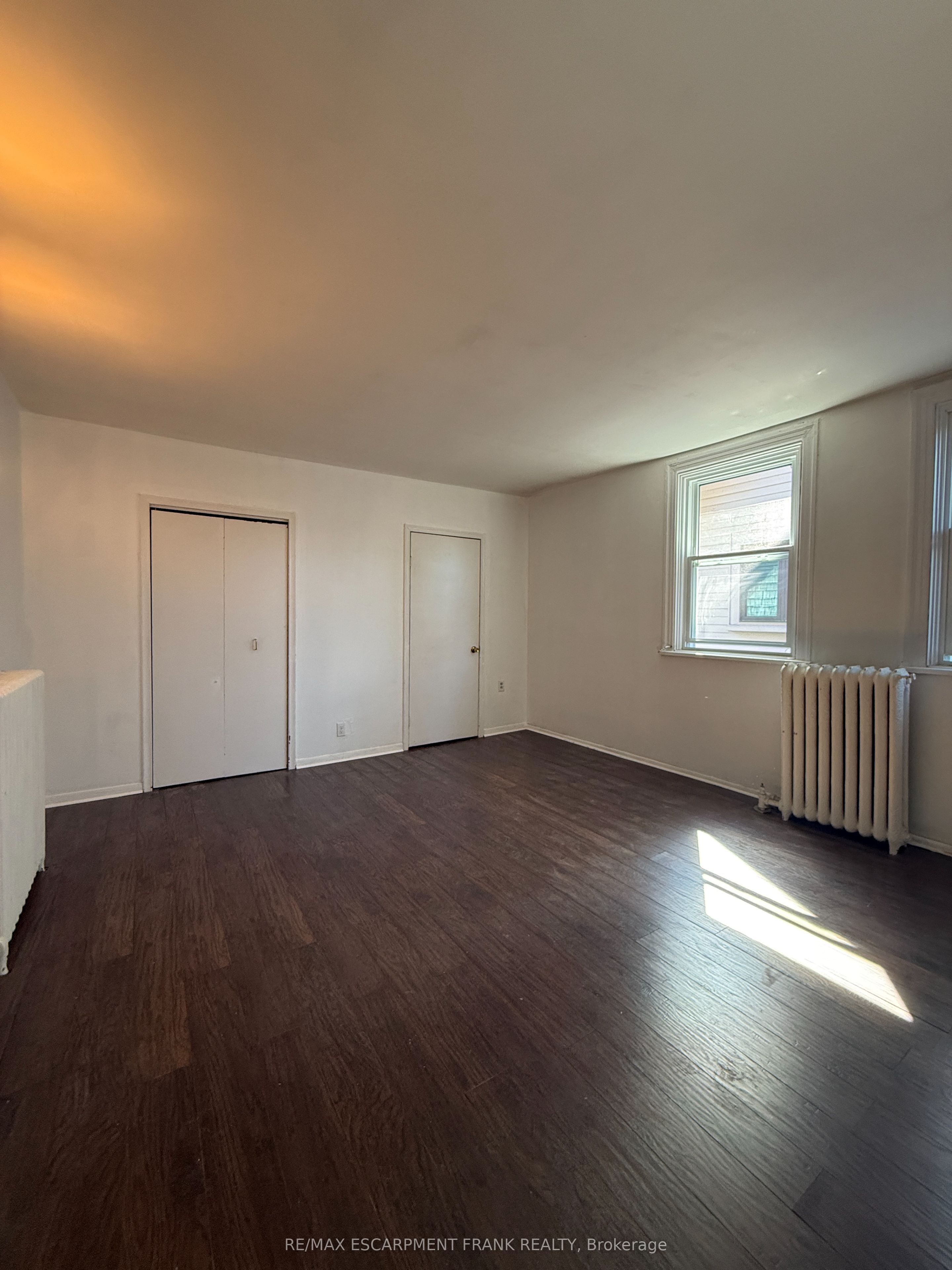 4 Undermount Avenue 3 Property Photo 1
