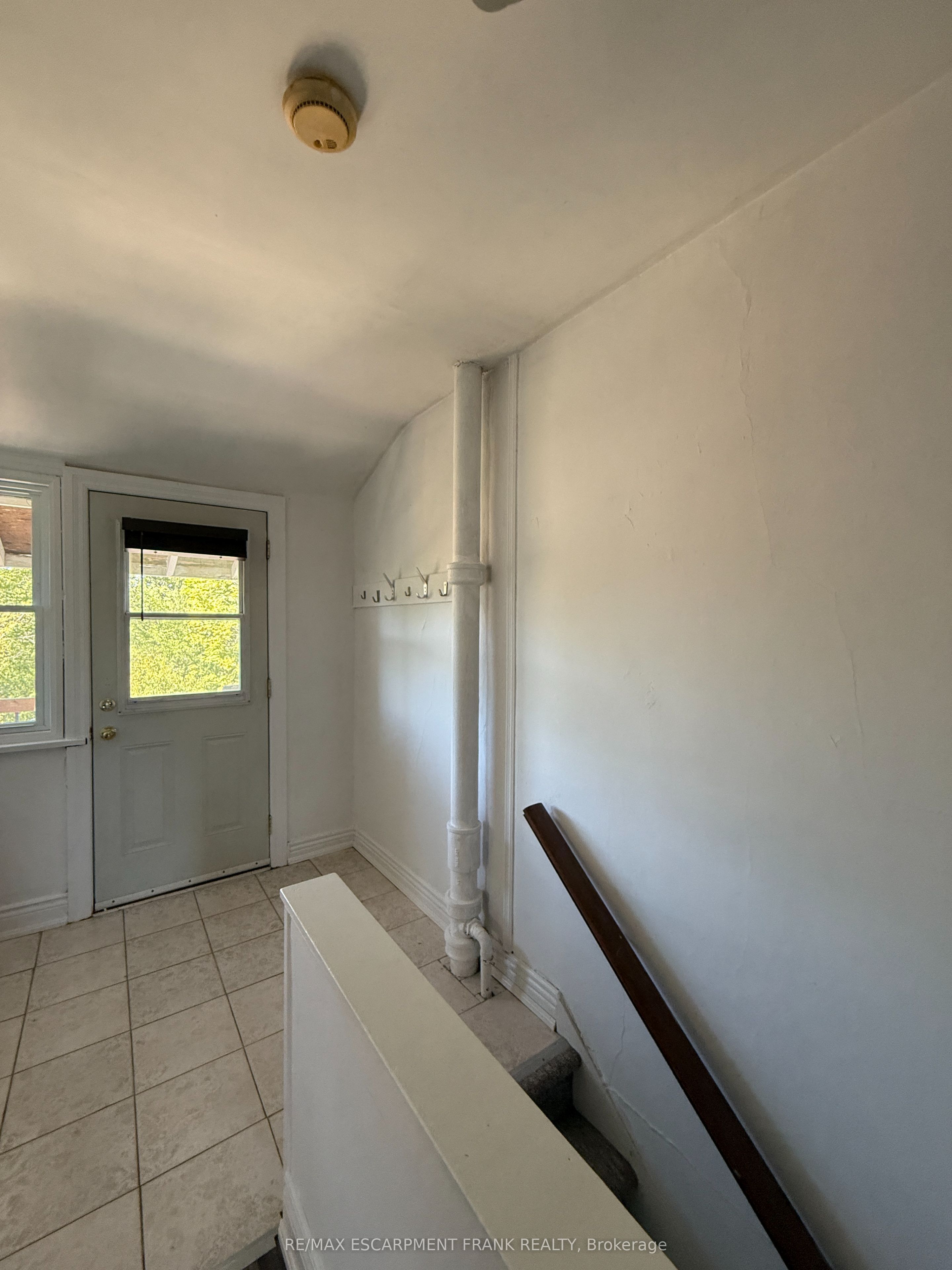 4 Undermount Avenue 3 Property Photo 2