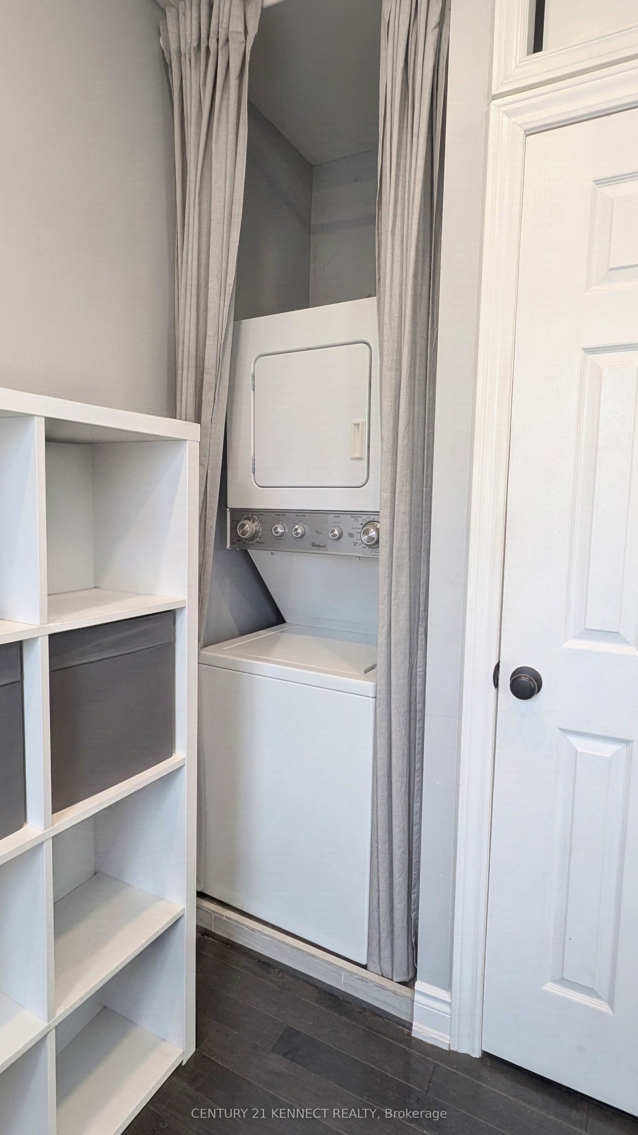 160 Glendale Avenue N Property Photo 6