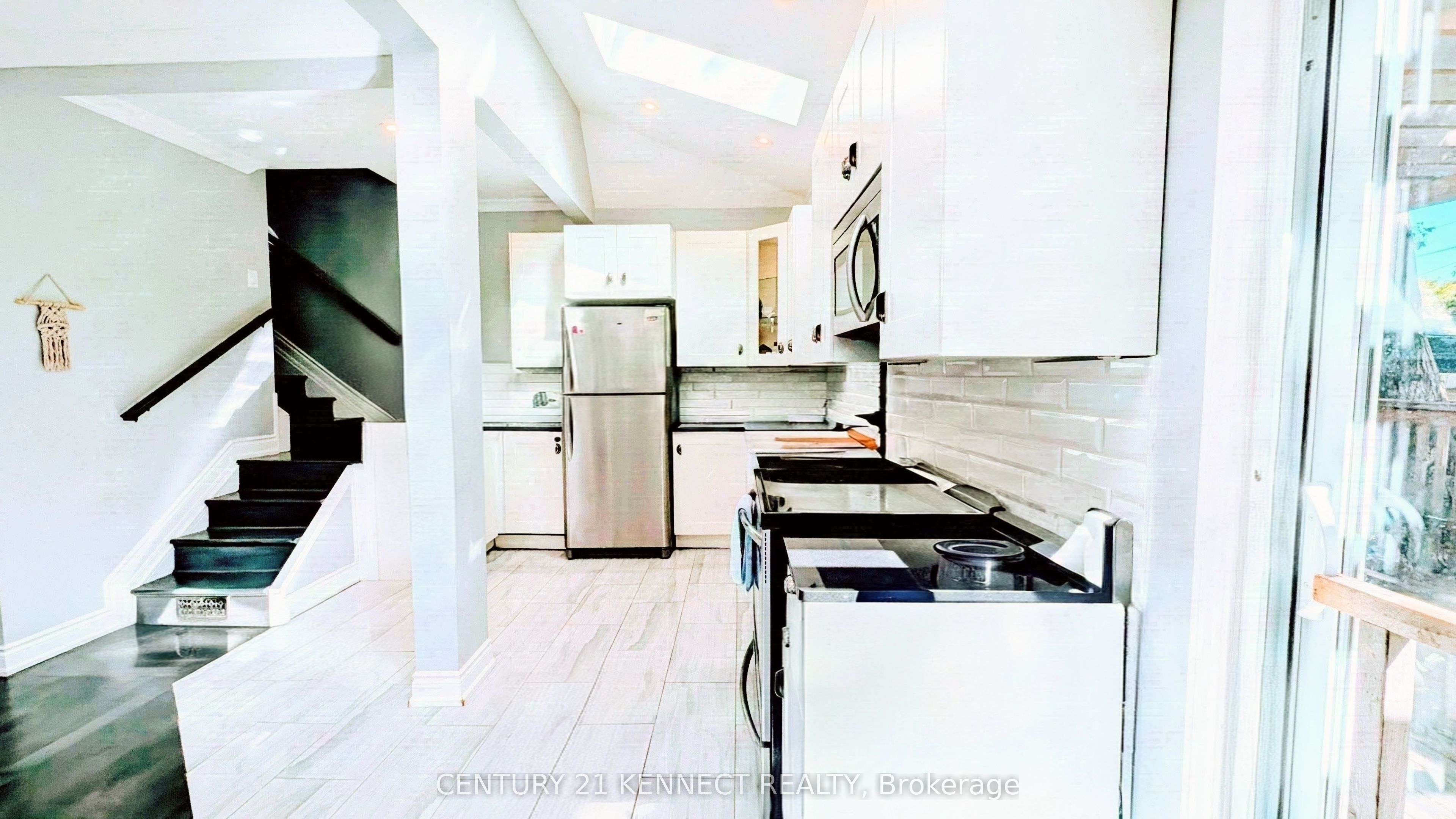 160 Glendale Avenue N Property Photo 11