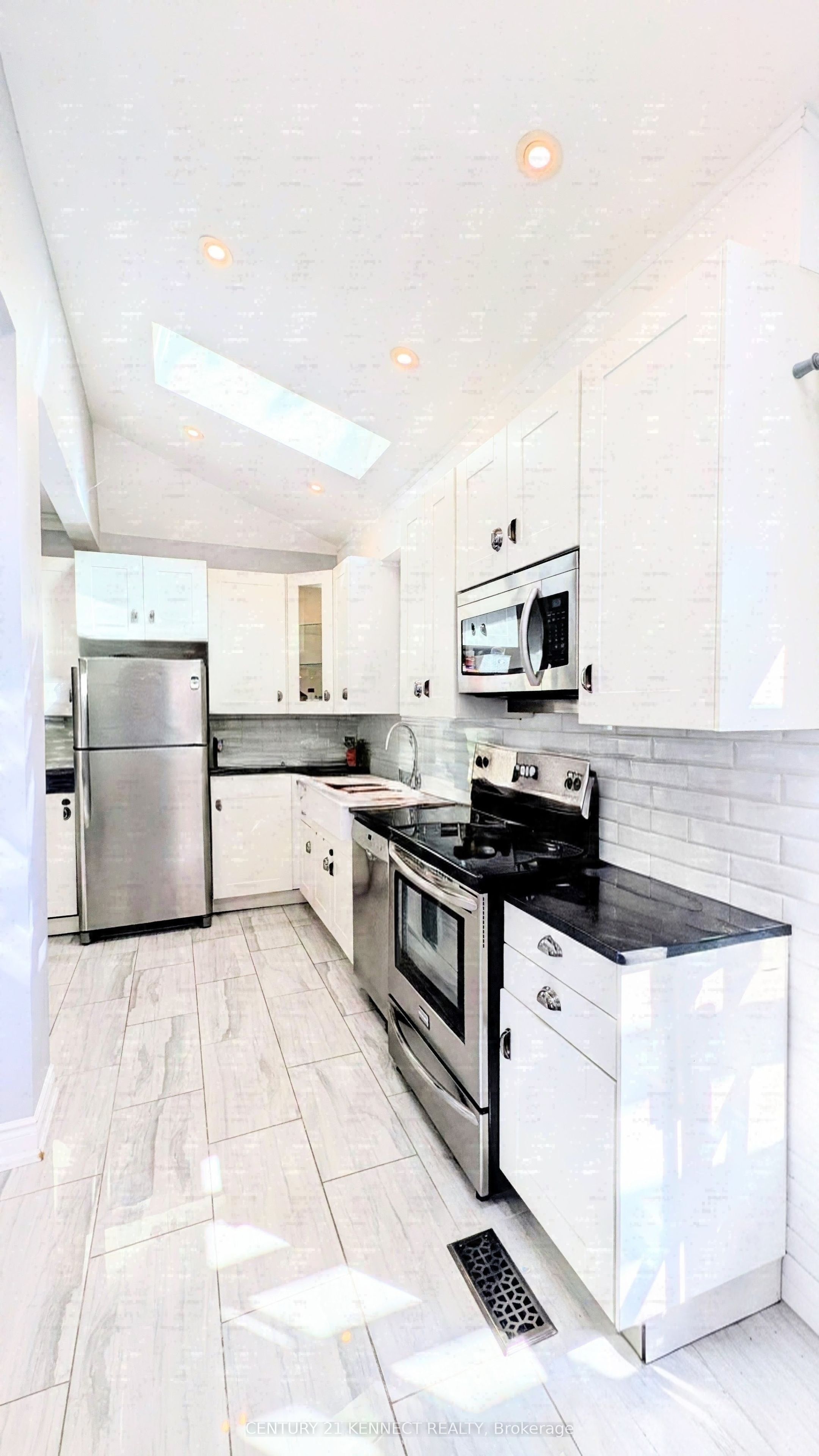 160 Glendale Avenue N Property Photo 12