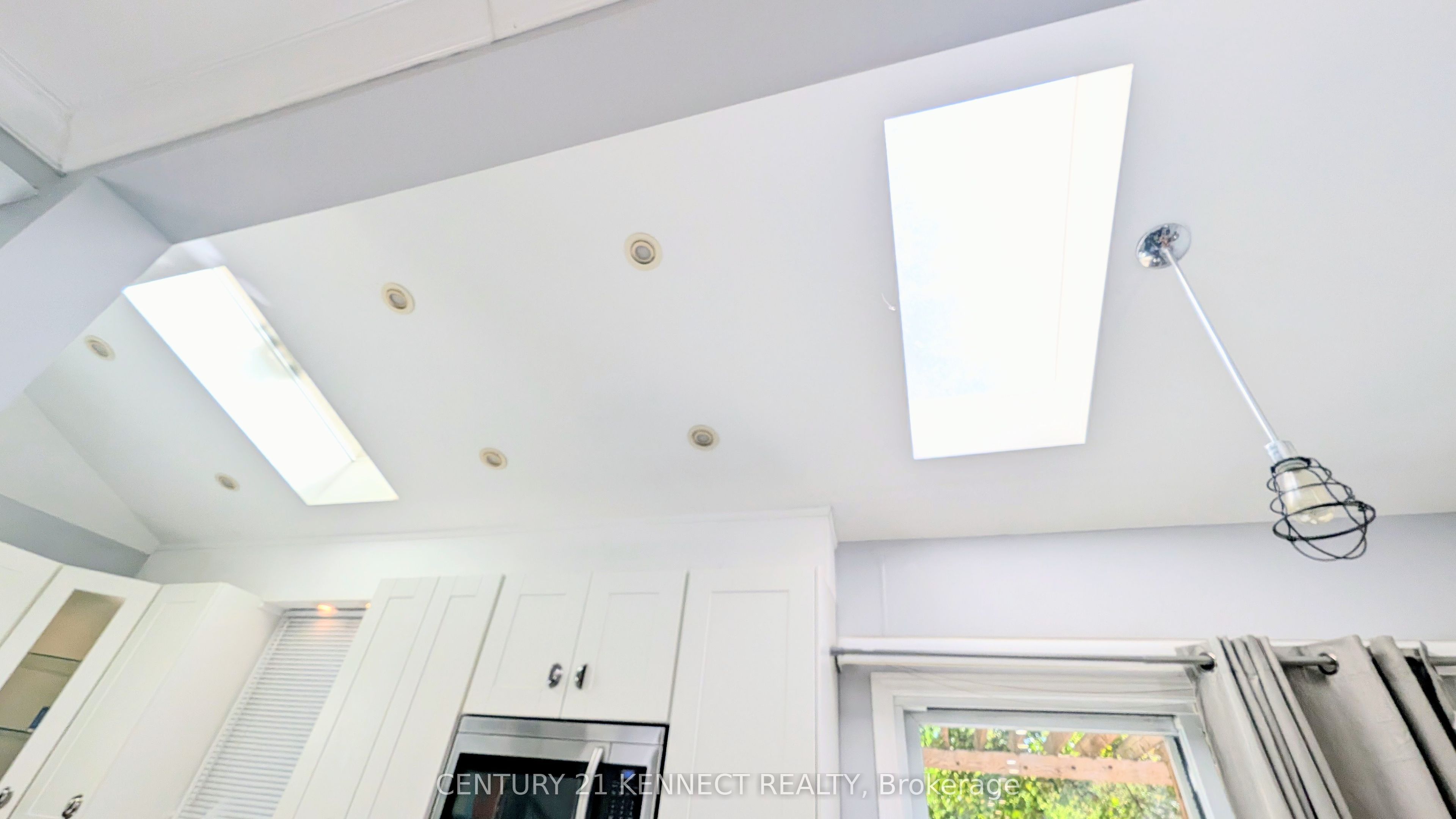 160 Glendale Avenue N Property Photo 13