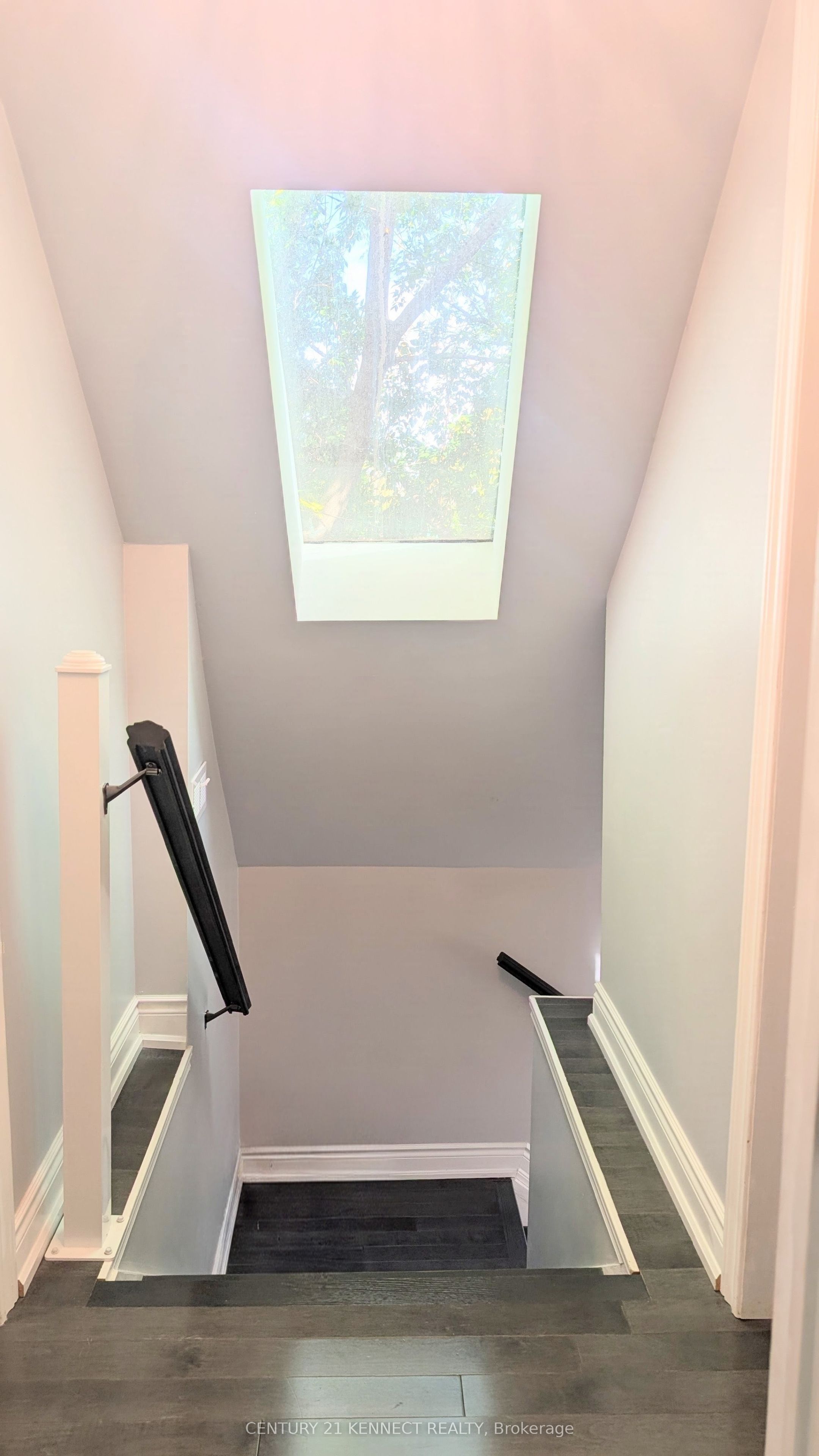 160 Glendale Avenue N Property Photo 14
