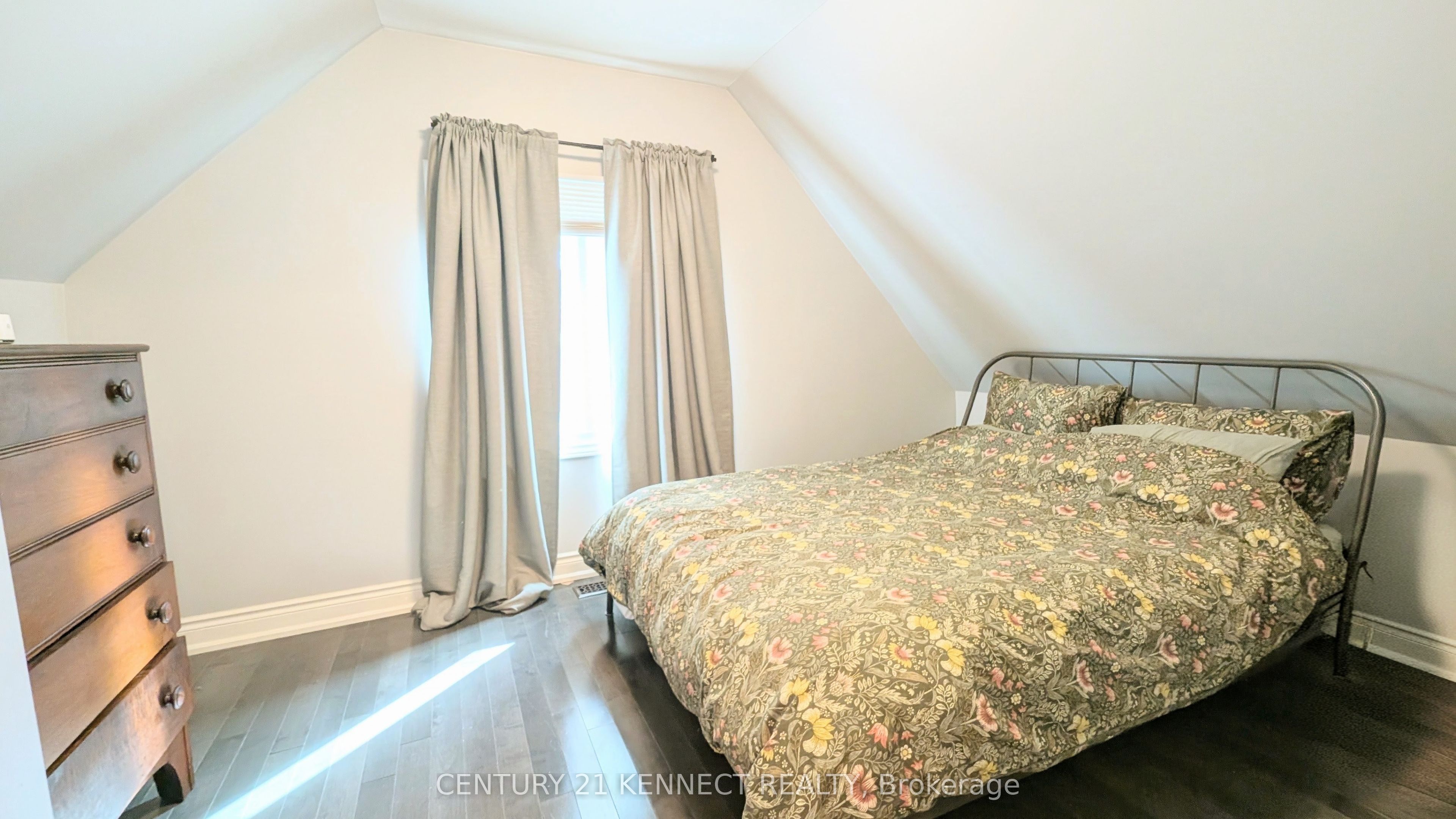160 Glendale Avenue N Property Photo 16
