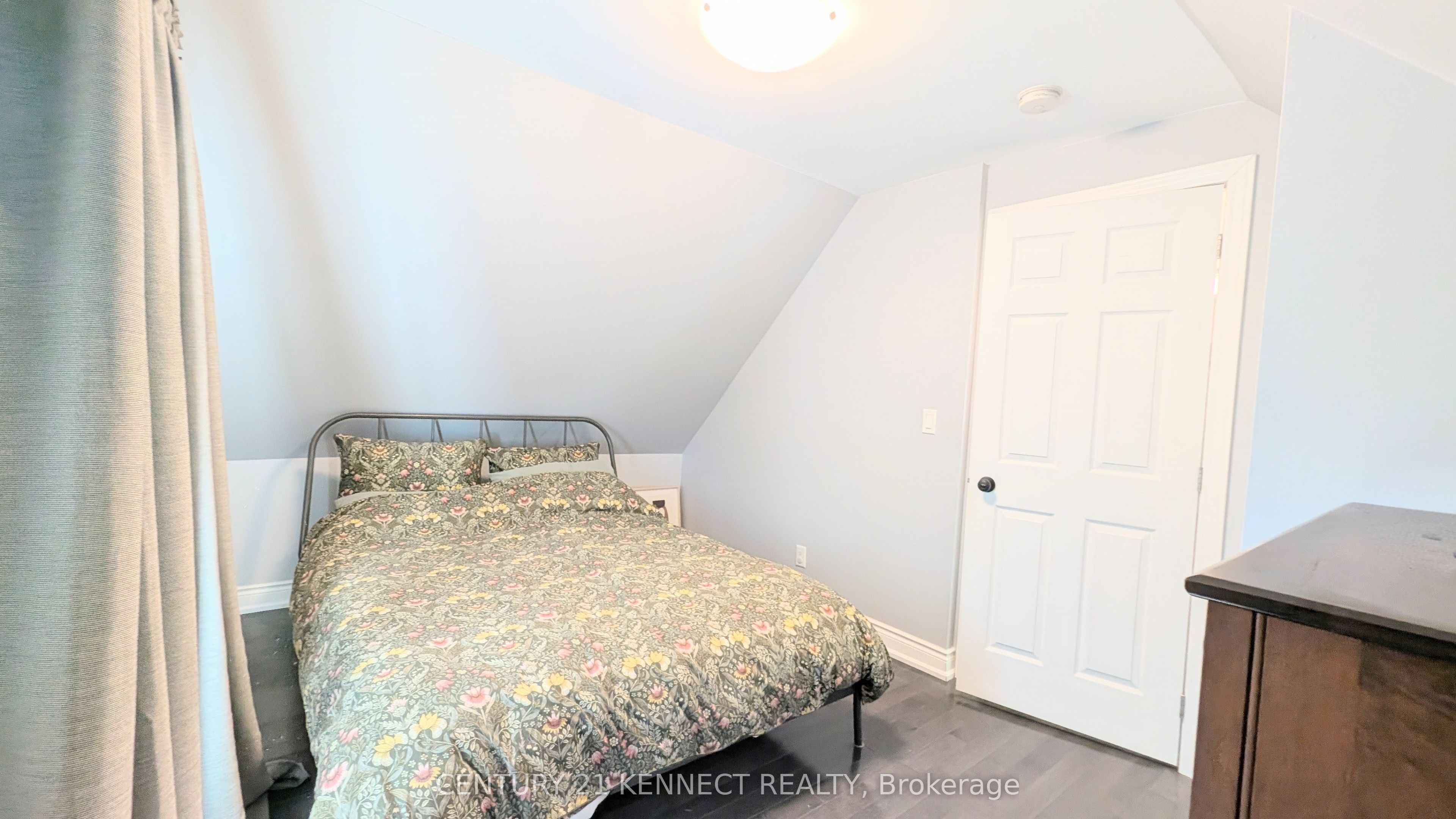 160 Glendale Avenue N Property Photo 17