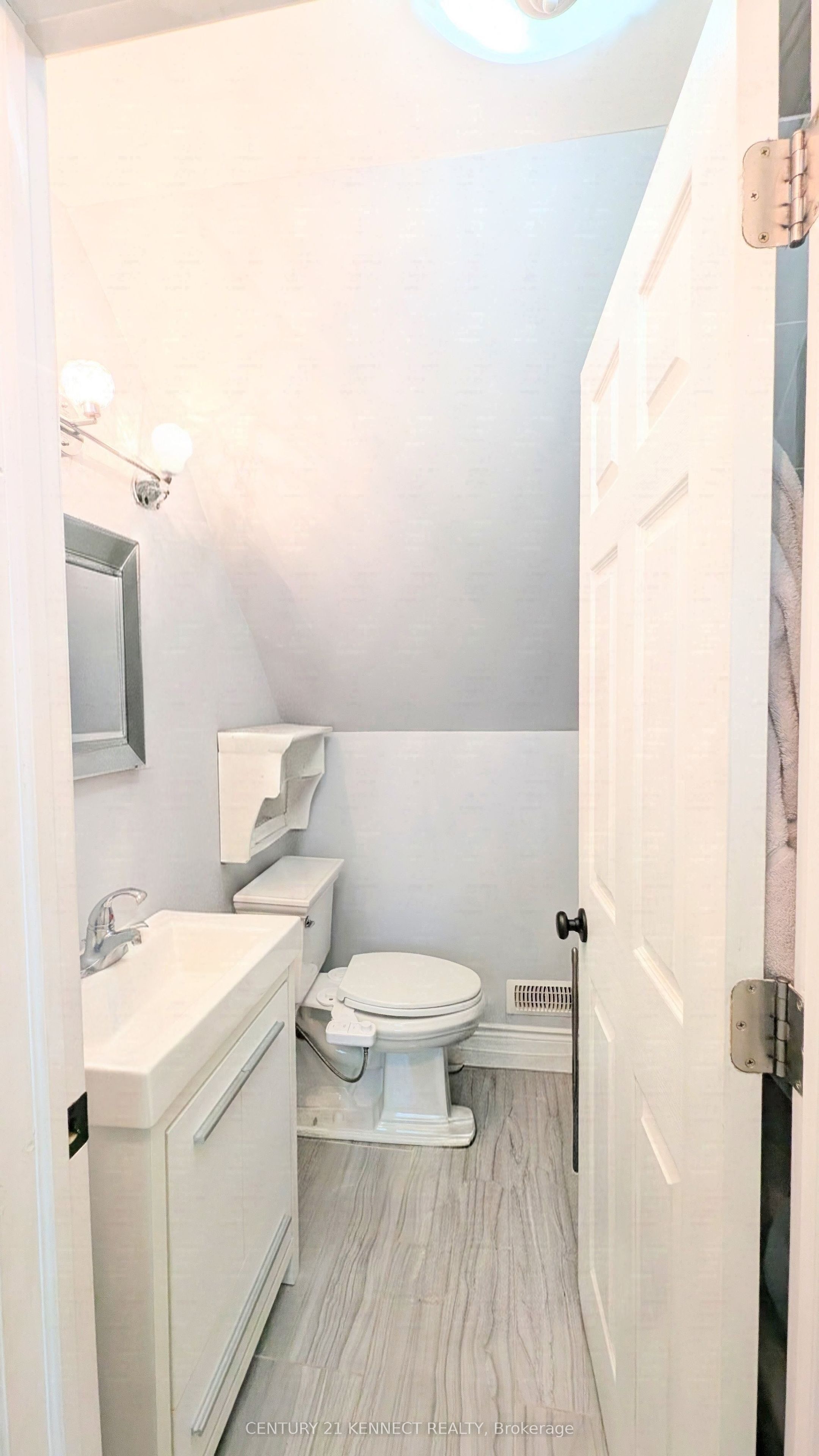 160 Glendale Avenue N Property Photo 18