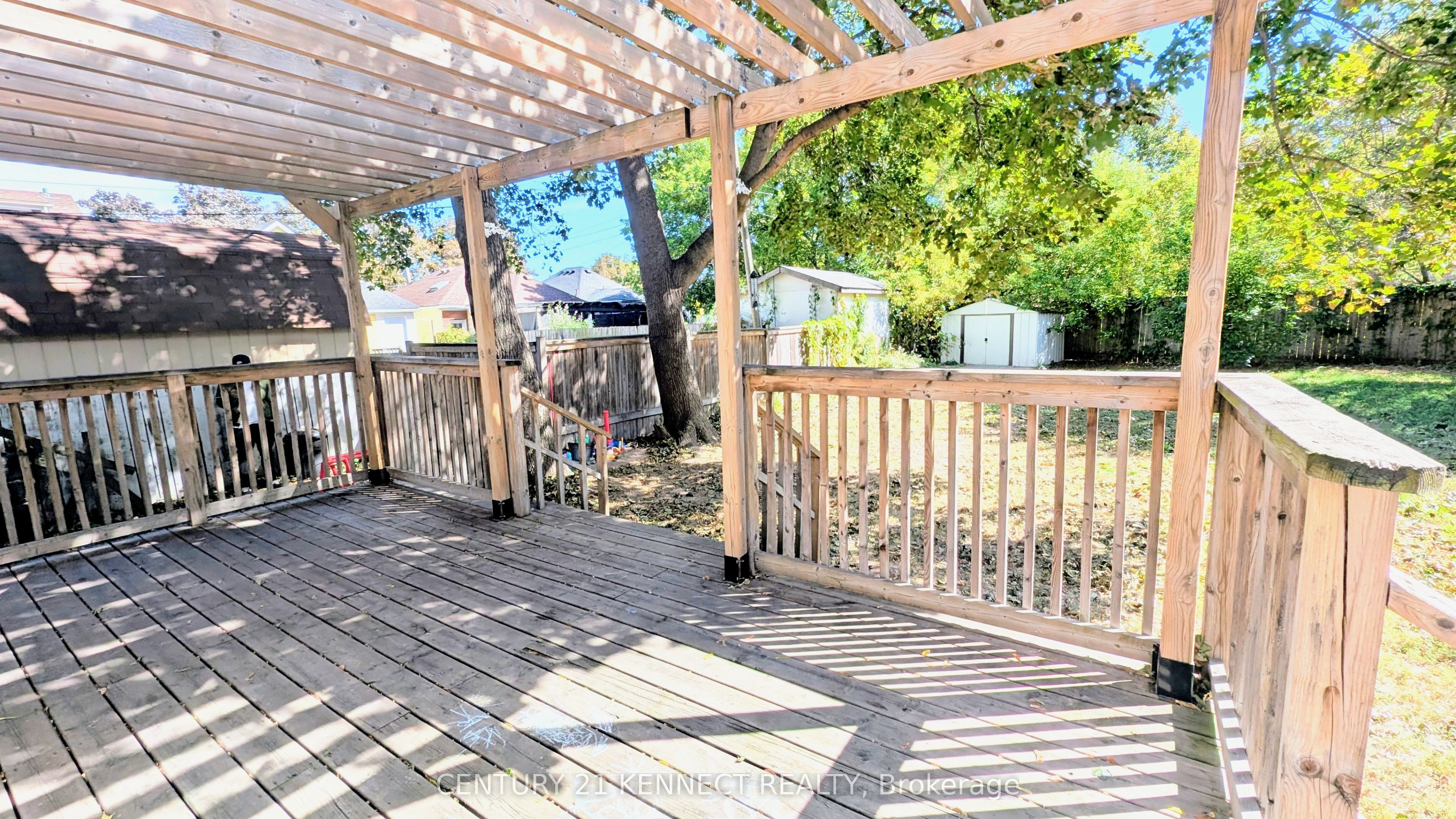 160 Glendale Avenue N Property Photo 24
